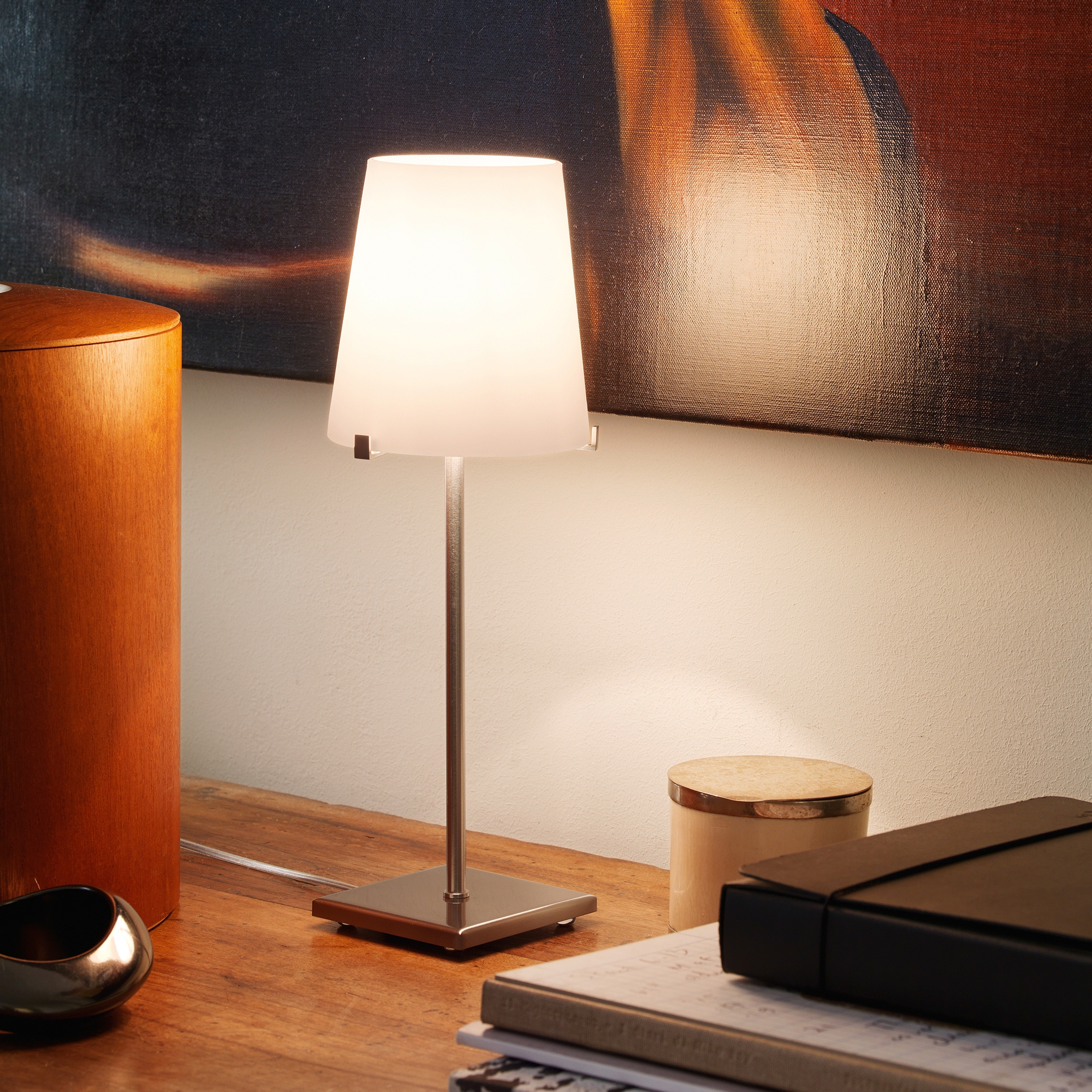 Display product Chiara Table lamp from manufacturer FontanaArte