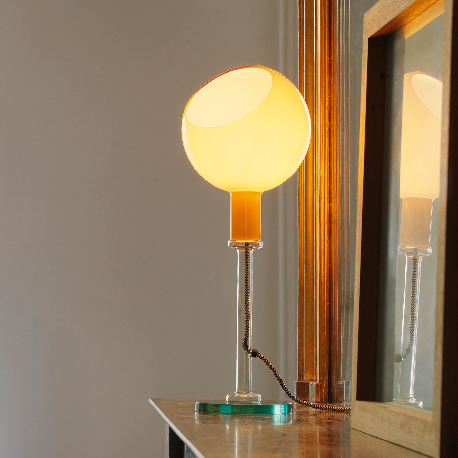 Mostra il prodotto Parola Lampada da tavolo del produttore FontanaArte
