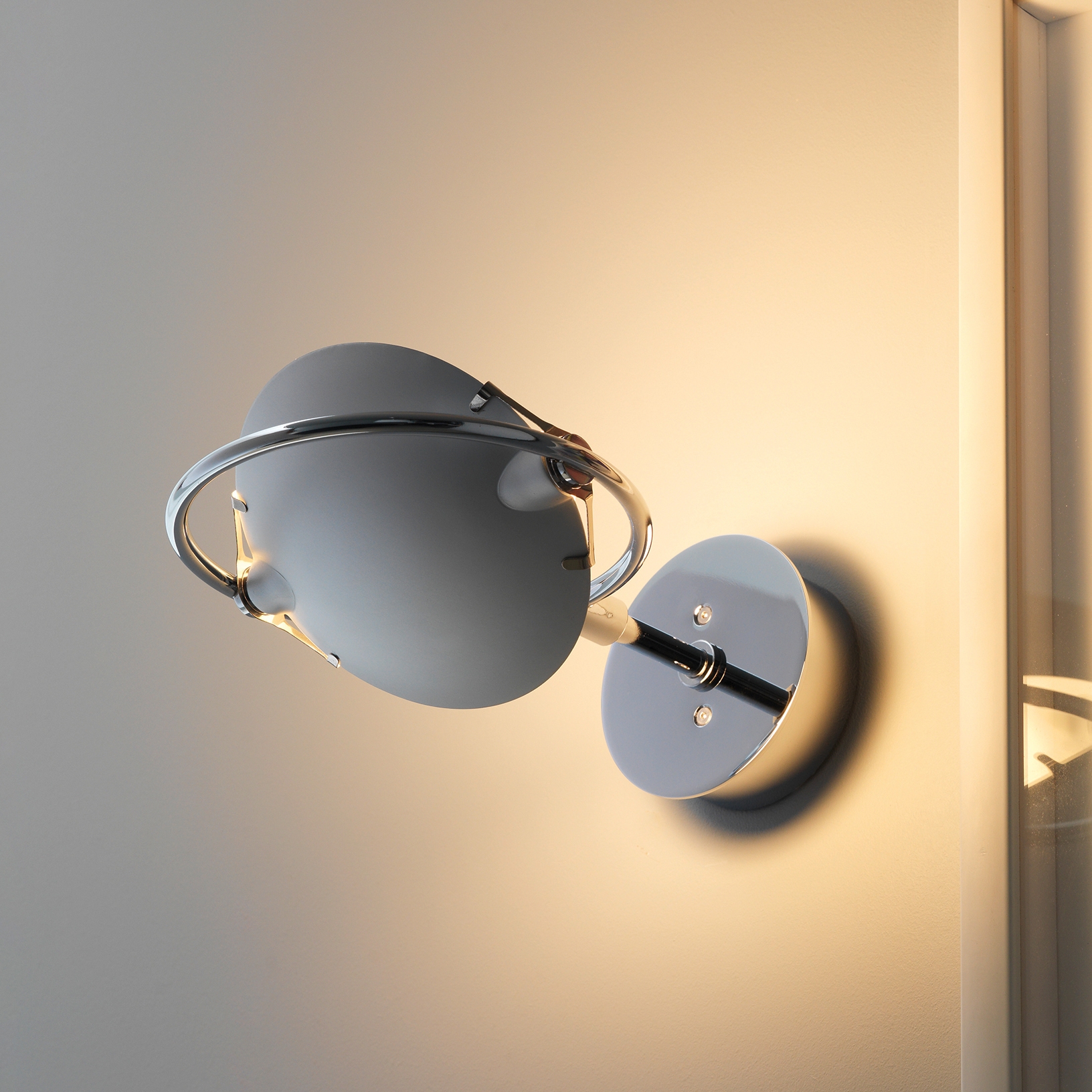 Display product Nobi Wall lamp from manufacturer FontanaArte