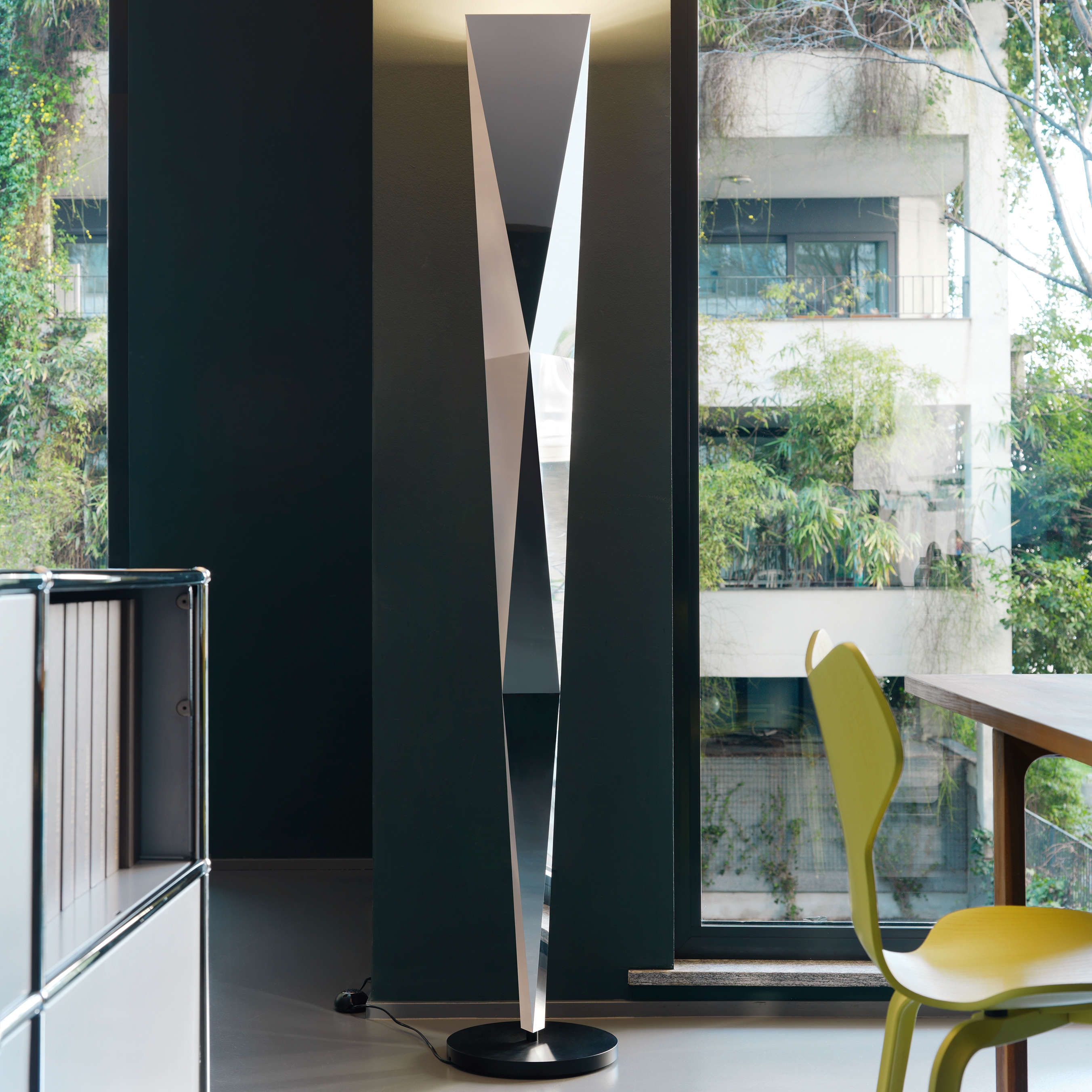 Mostra il prodotto Vertigo Lampada da terra del produttore FontanaArte