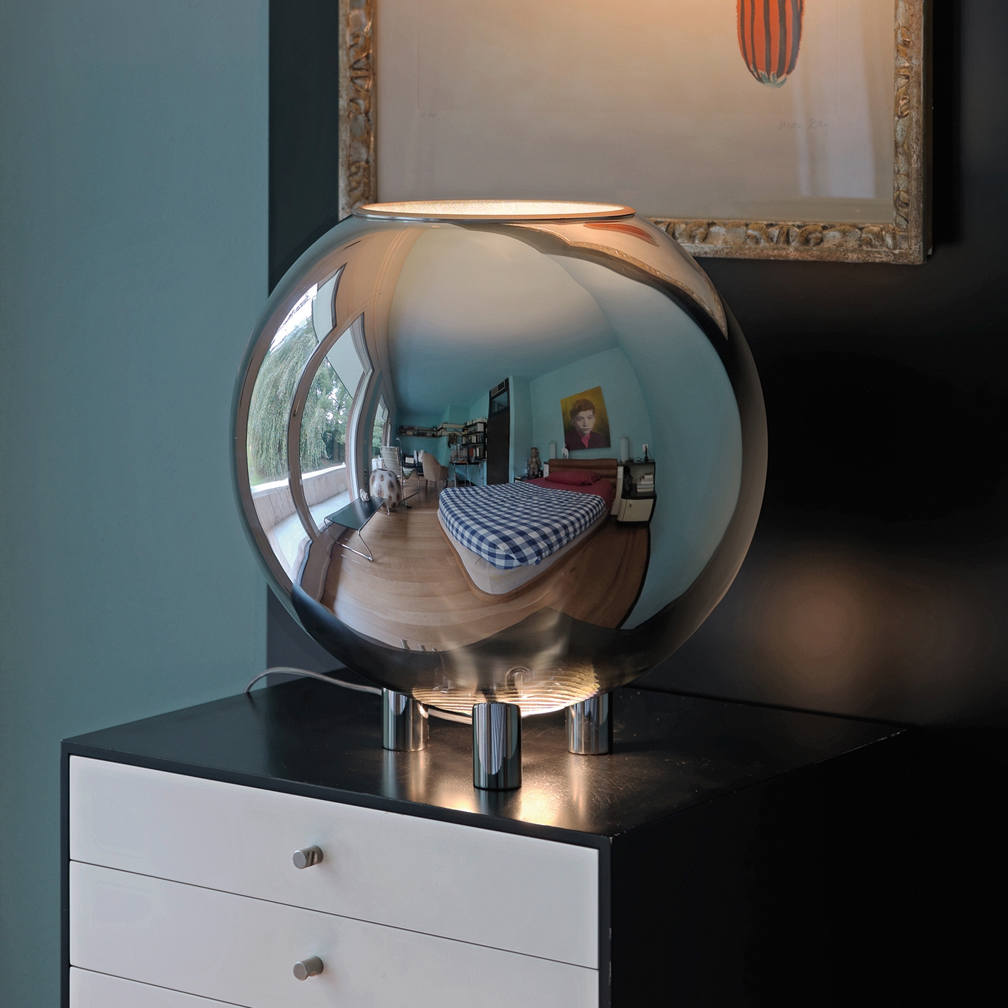 Display product Globo di Luce Table lamp from manufacturer FontanaArte
