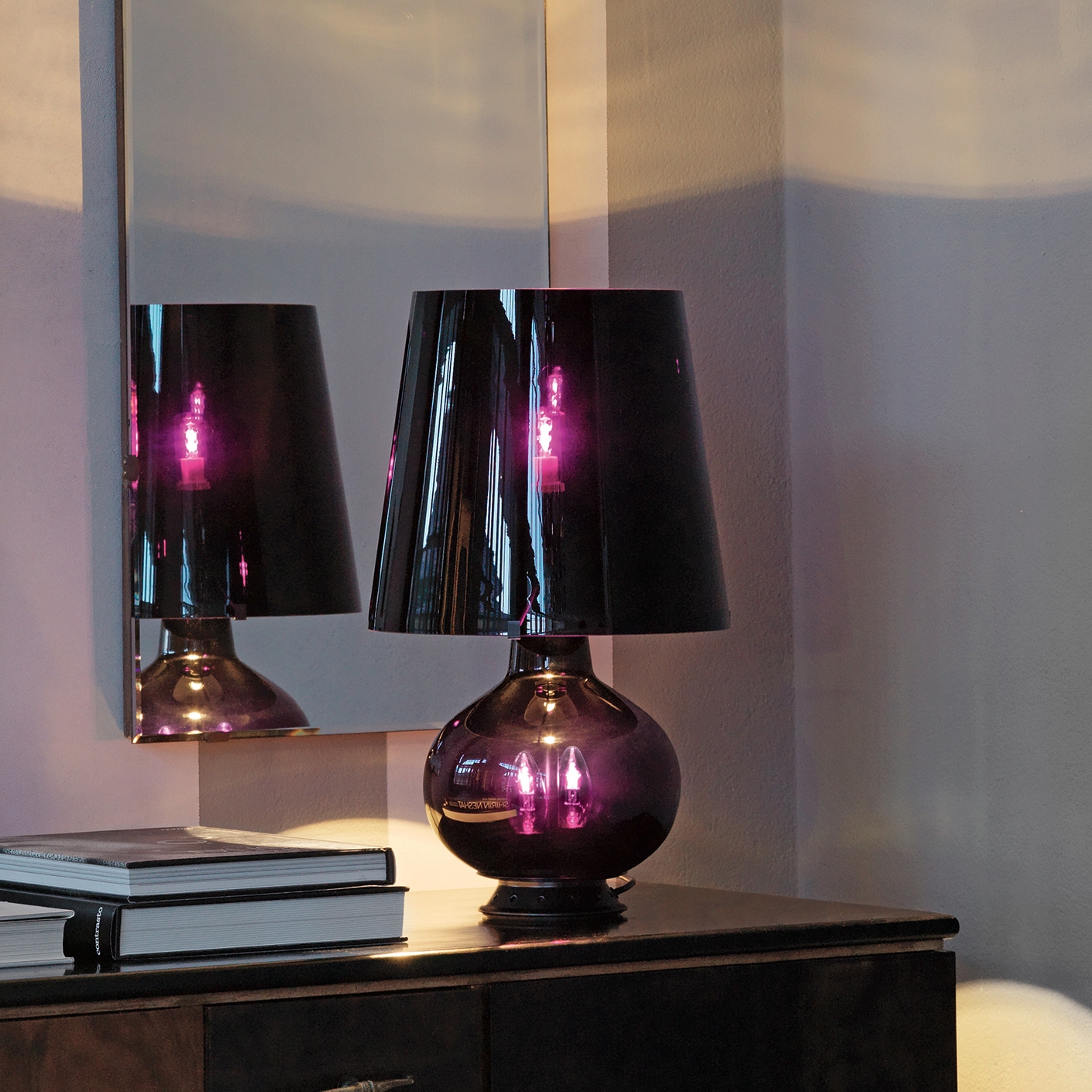 Vertoon produk Fontana Total Black Table lamp medium van vervaardiger FontanaArte
