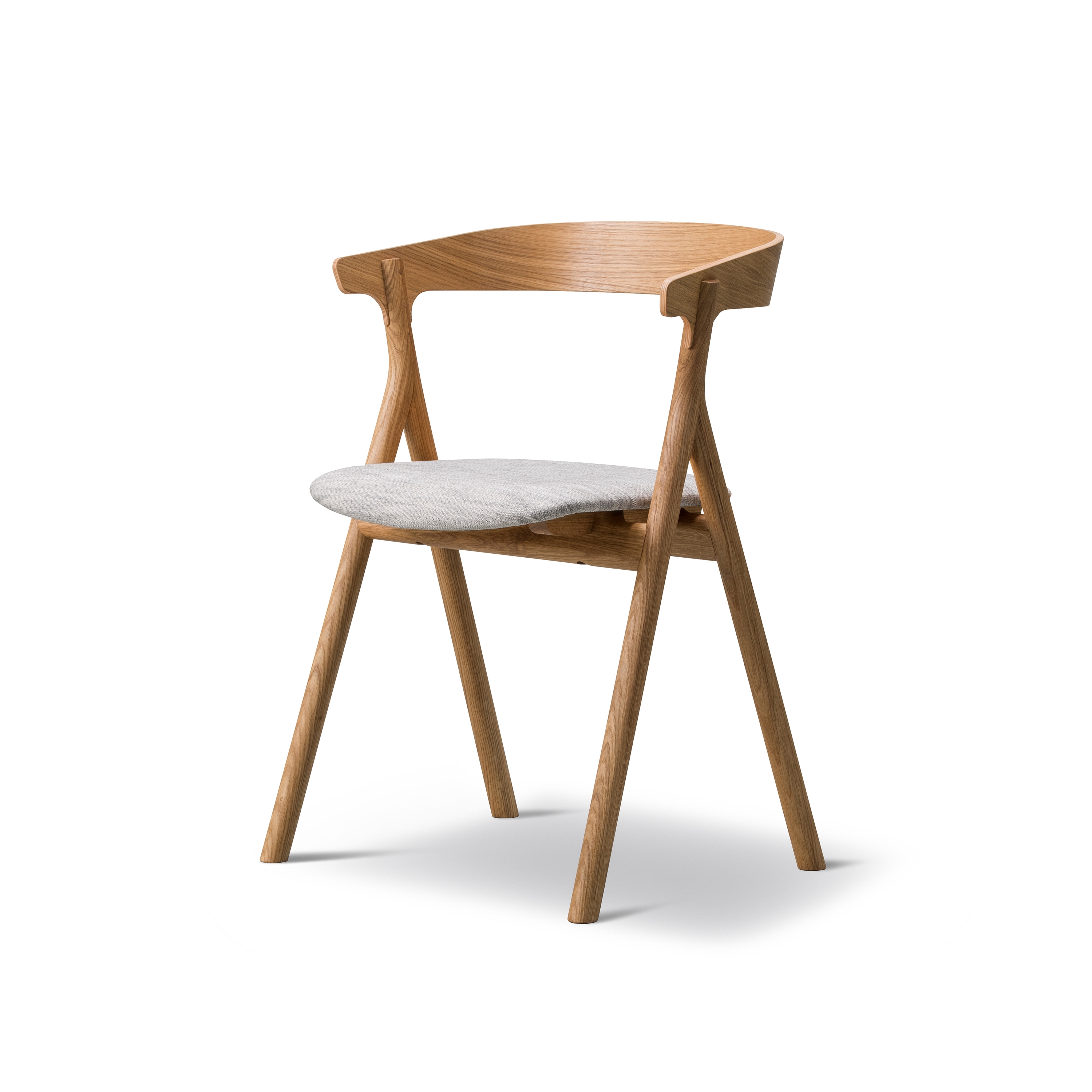 Display product Yksi Chair from manufacturer Fredericia Furniture