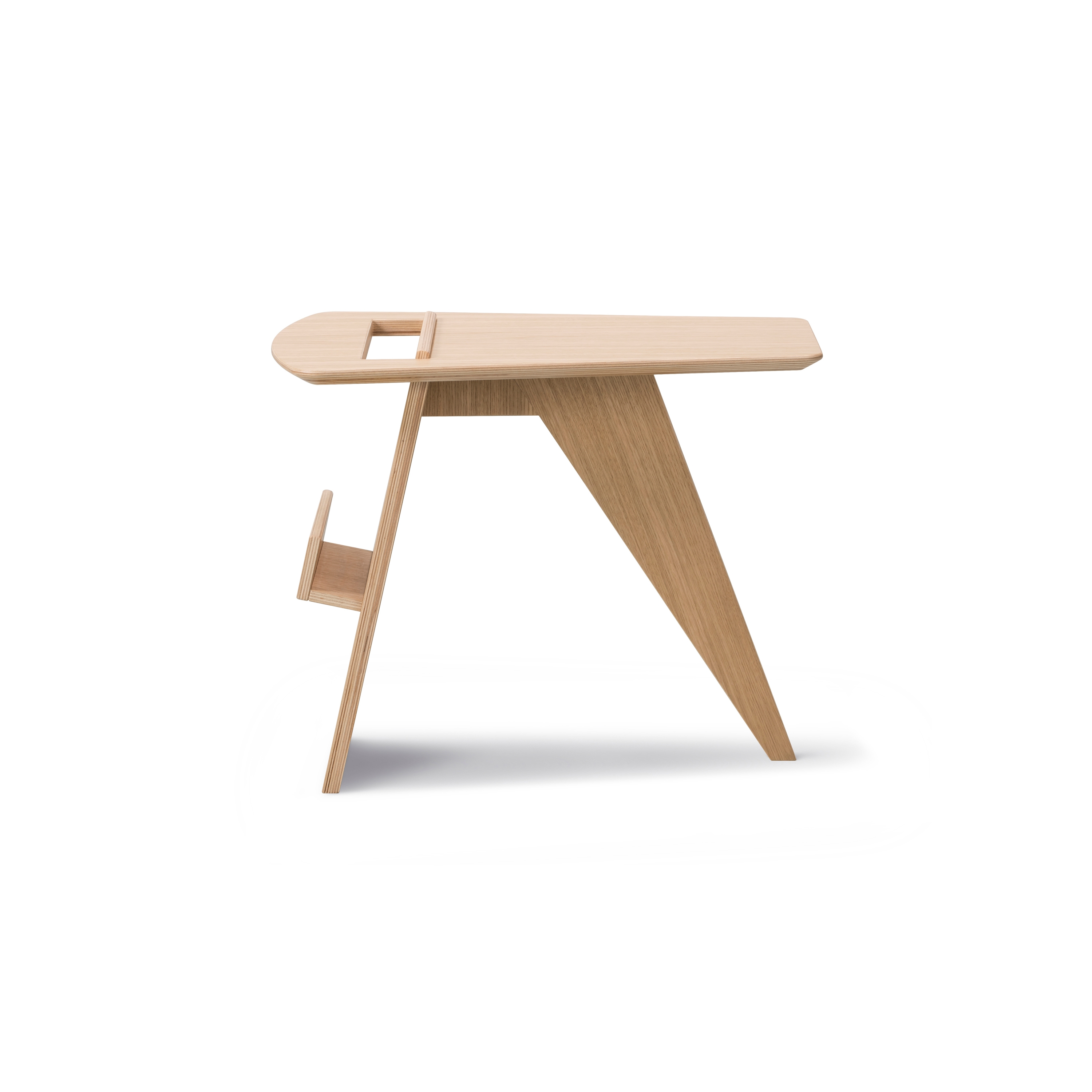 Display product Risom Magazine Table from manufacturer Fredericia Furniture