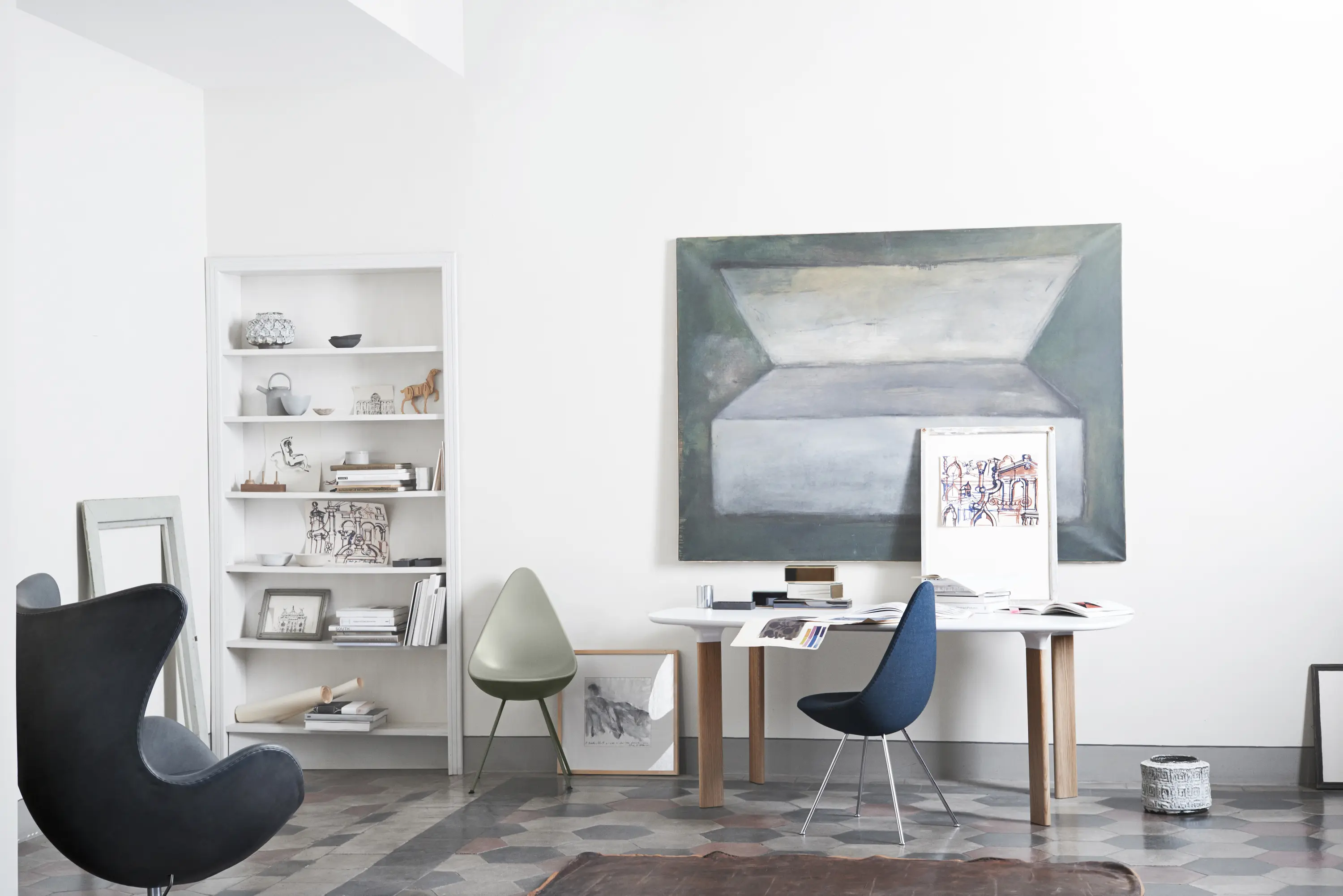 Fritz Hansen - Drop™ | Chair | 3110 | Black ABS/nylon reinforced plastic shell | Chrome base