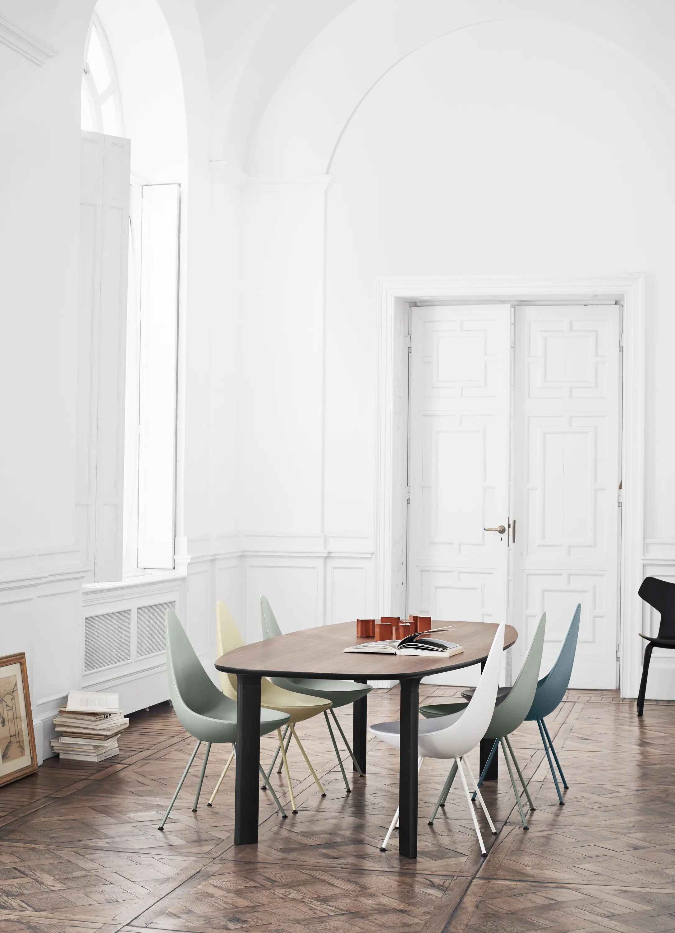Fritz Hansen - Analog™ | Dining table | JH83 | Walnut laminate | Walnut base