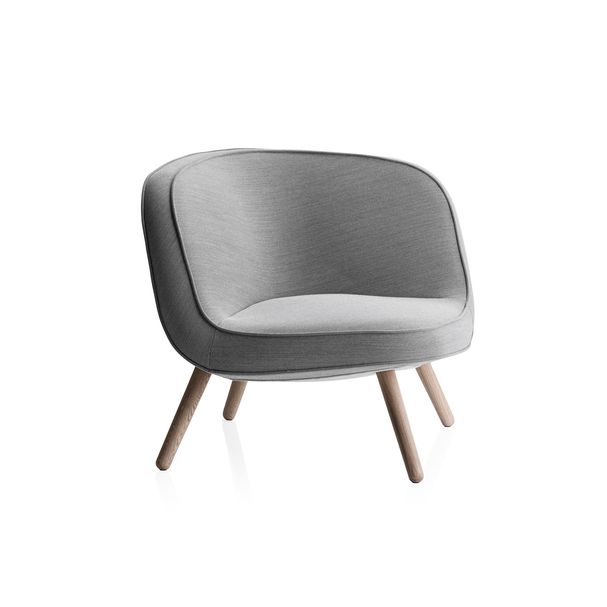 Vertoon produk VIA57™ | Lounge chair | Textile upholstred | Oak base van vervaardiger Fritz Hansen