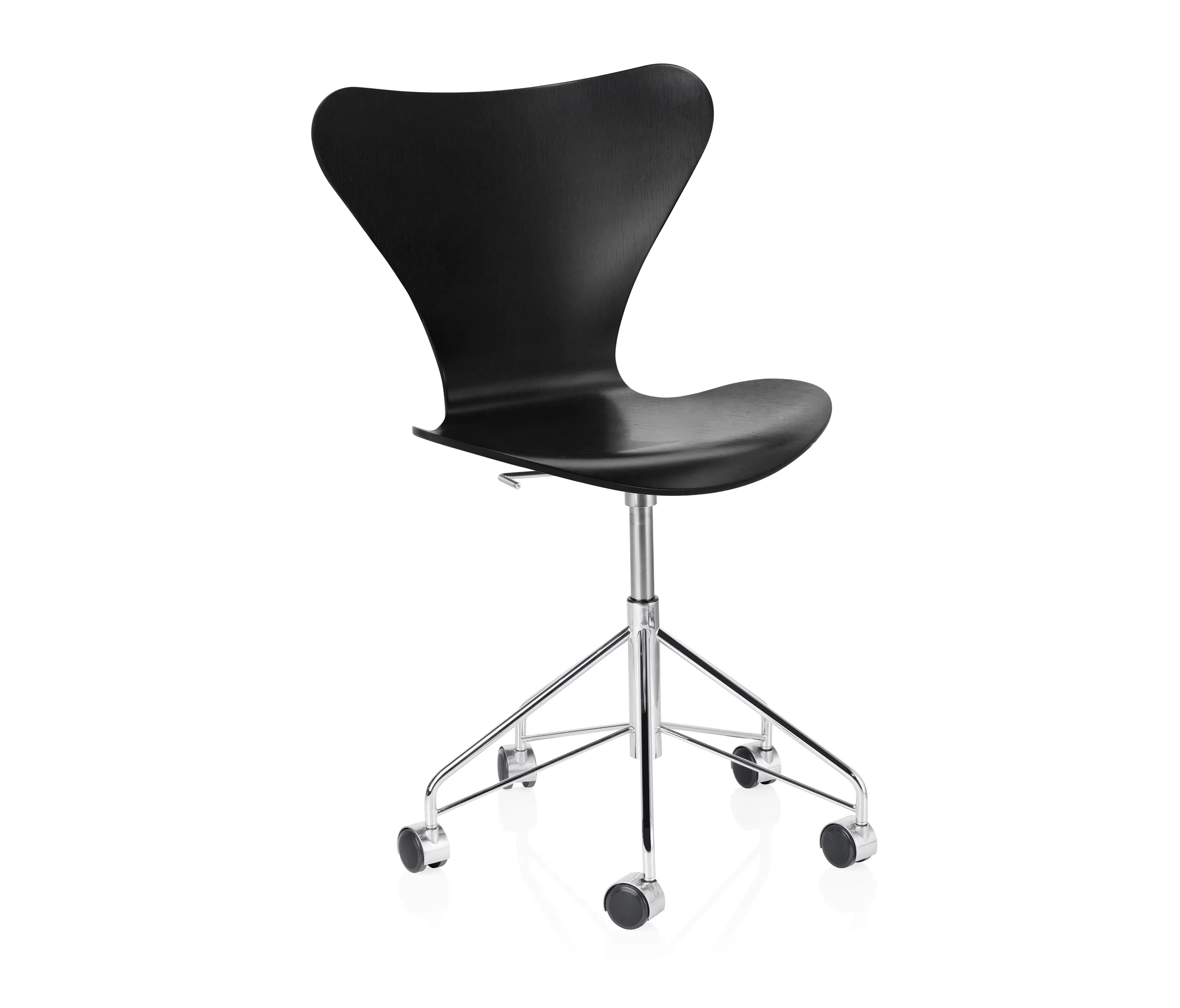 Fritz Hansen - Series 7™ | Chair | 3117 | Black coloured ash | Chrome wheel base
