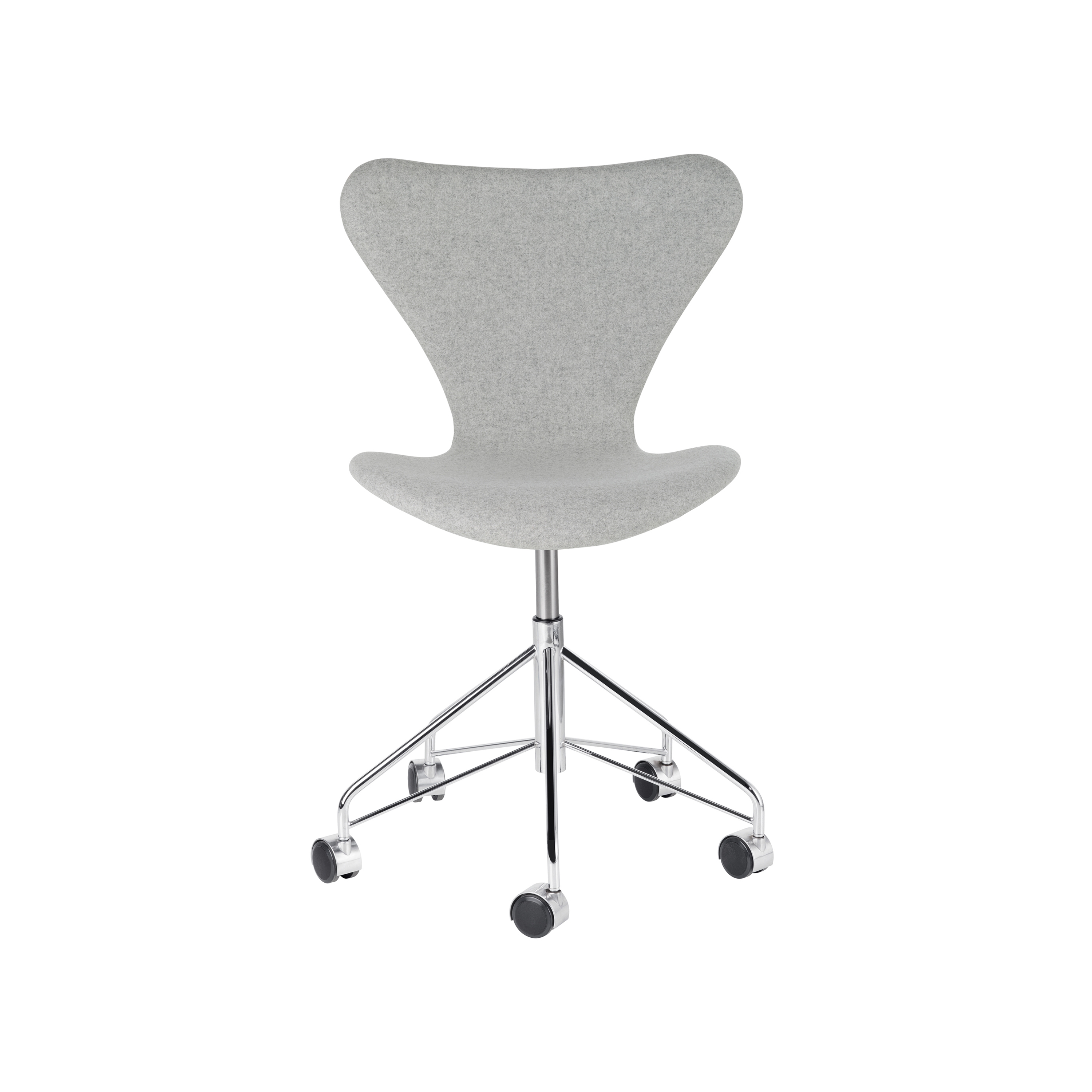 Display product Series 7™ | Chair | 3117 | Full upholstred | Chrome wheel base from manufacturer Fritz Hansen