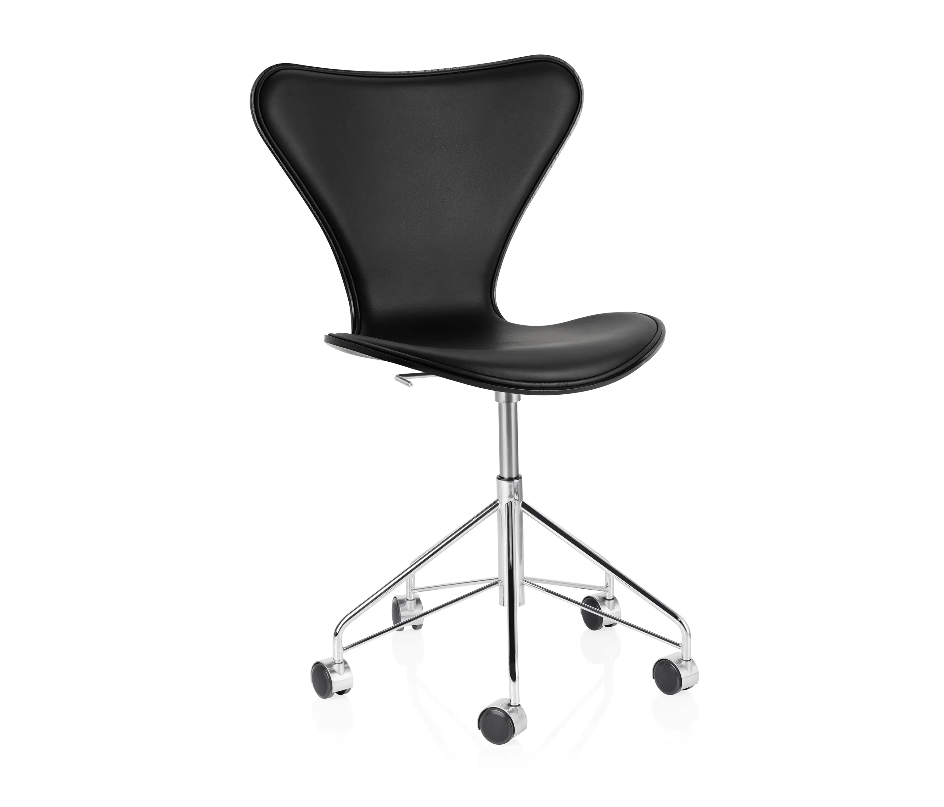 Fritz Hansen - Series 7™ | Chair | 3117 | Front upholsred | Chrome wheel base
