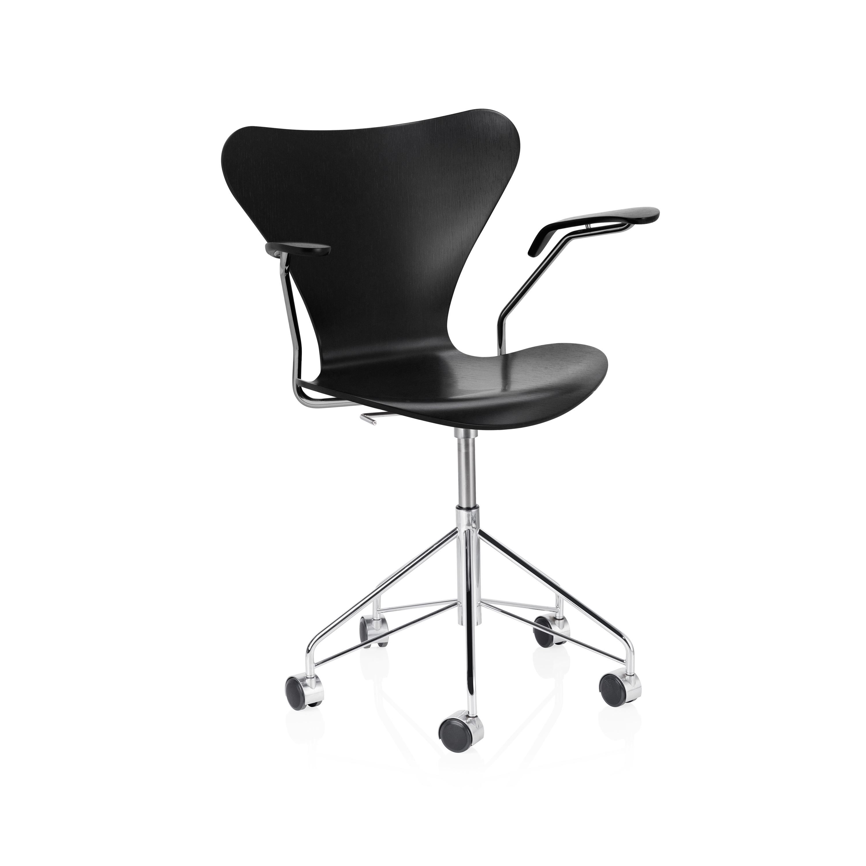 Afficher le produit Series 7™ | Chair | 3217 | Black coloured ash | Wheel chrome base du fabricant Fritz Hansen