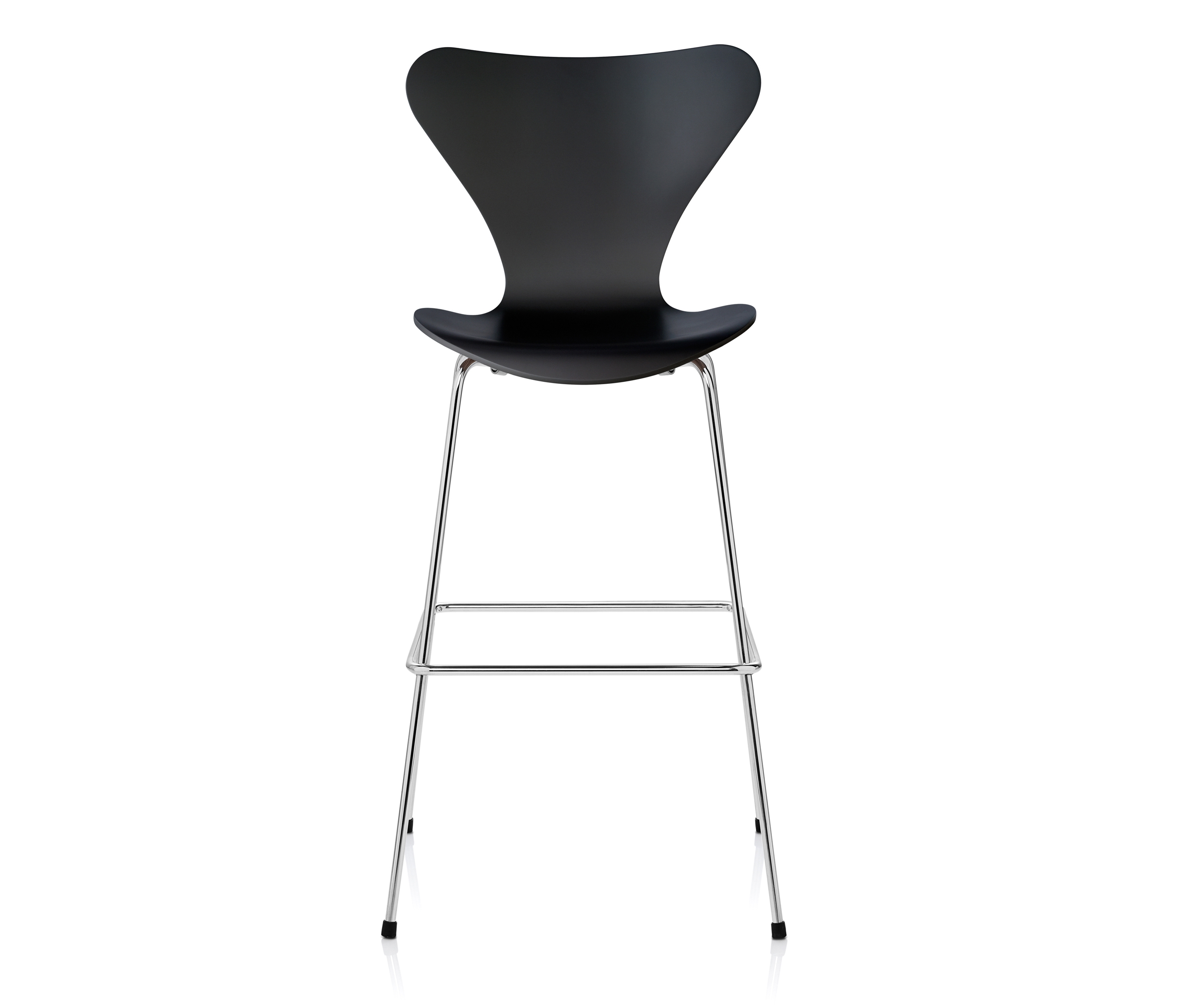 Display product Series 7™ | Bar stool | 3197 | Lacquered black | Chrome base from manufacturer Fritz Hansen