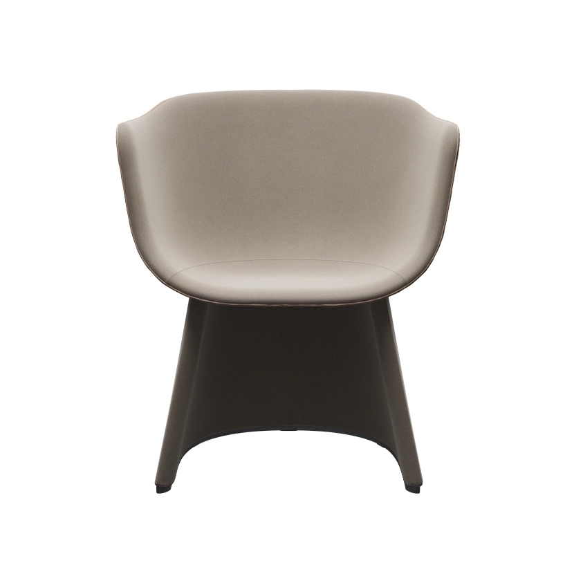 Display product Monolit™ | CM231, Lounge chair, with leather piping from manufacturer Fritz Hansen