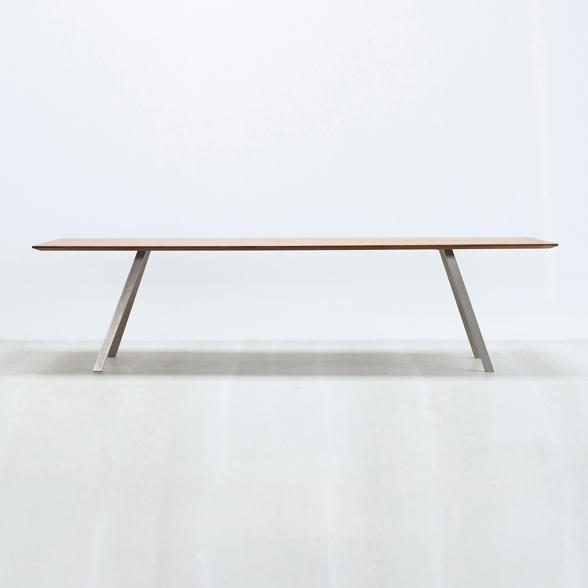 Display product Solid T from manufacturer HUSSL