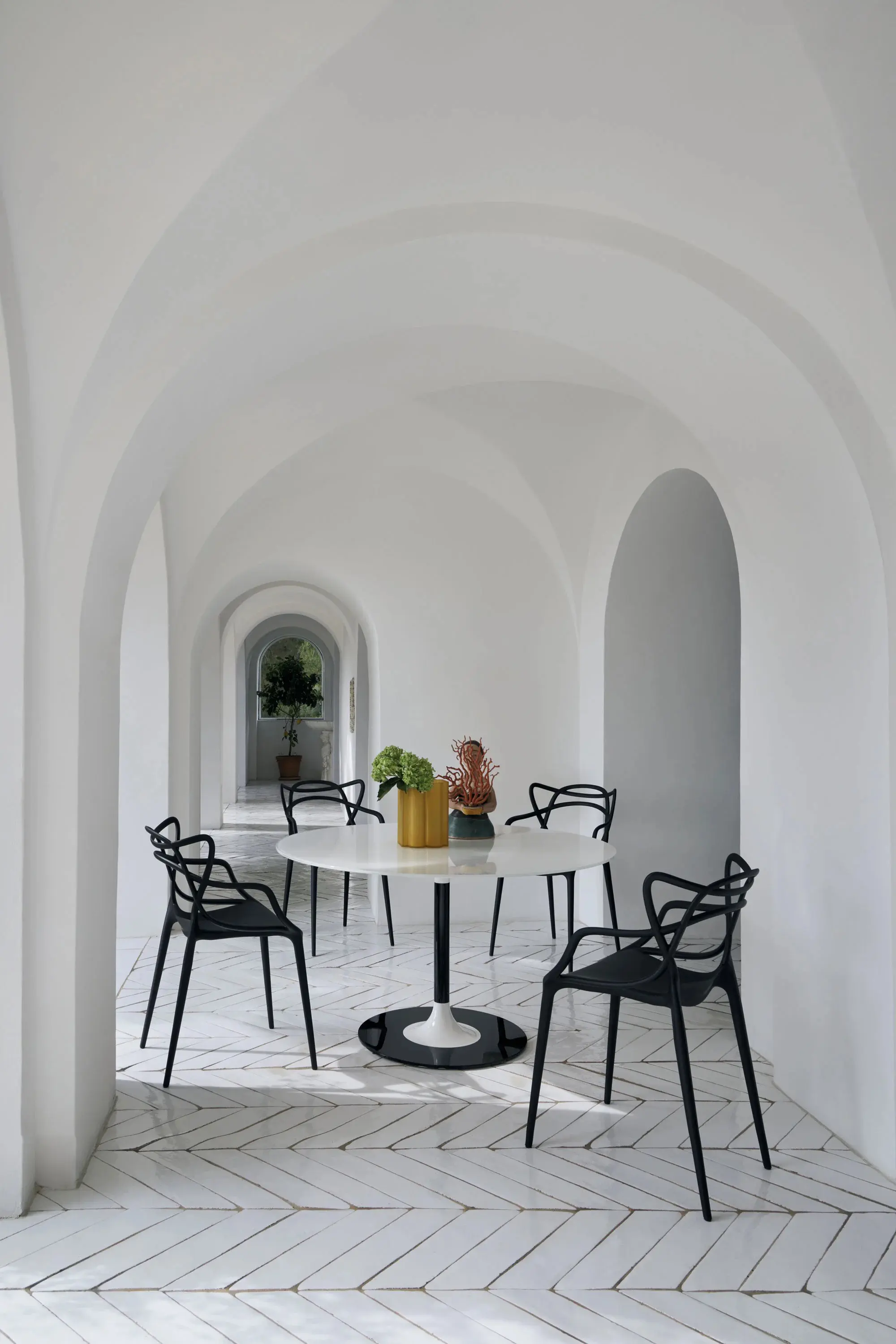 Kartell - Thierry White