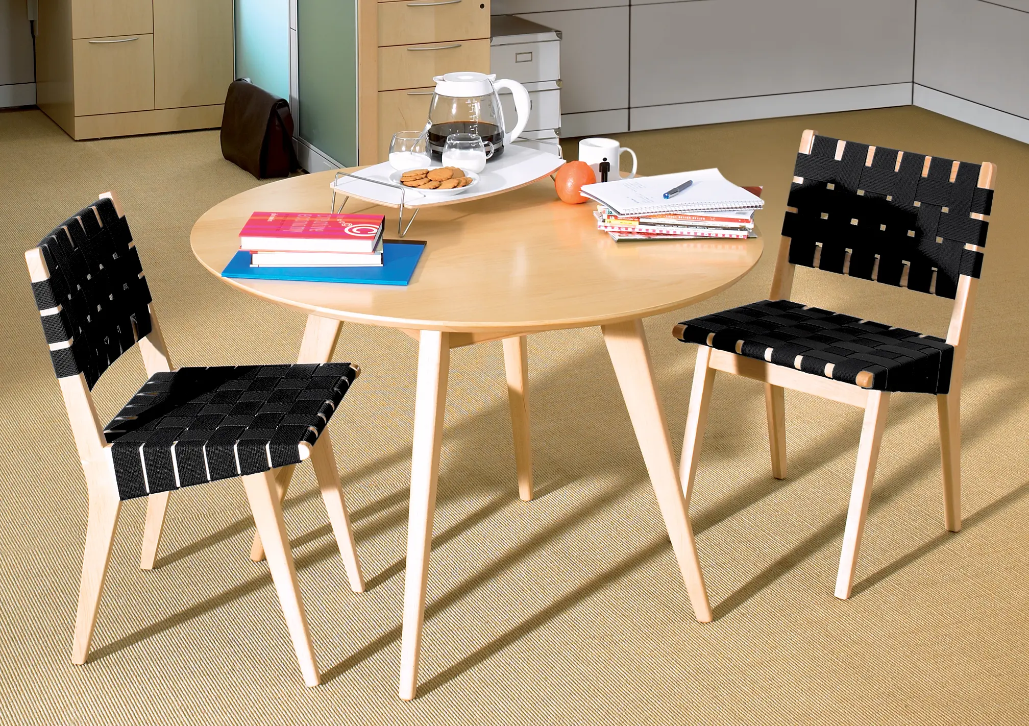 Knoll International - Risom Table