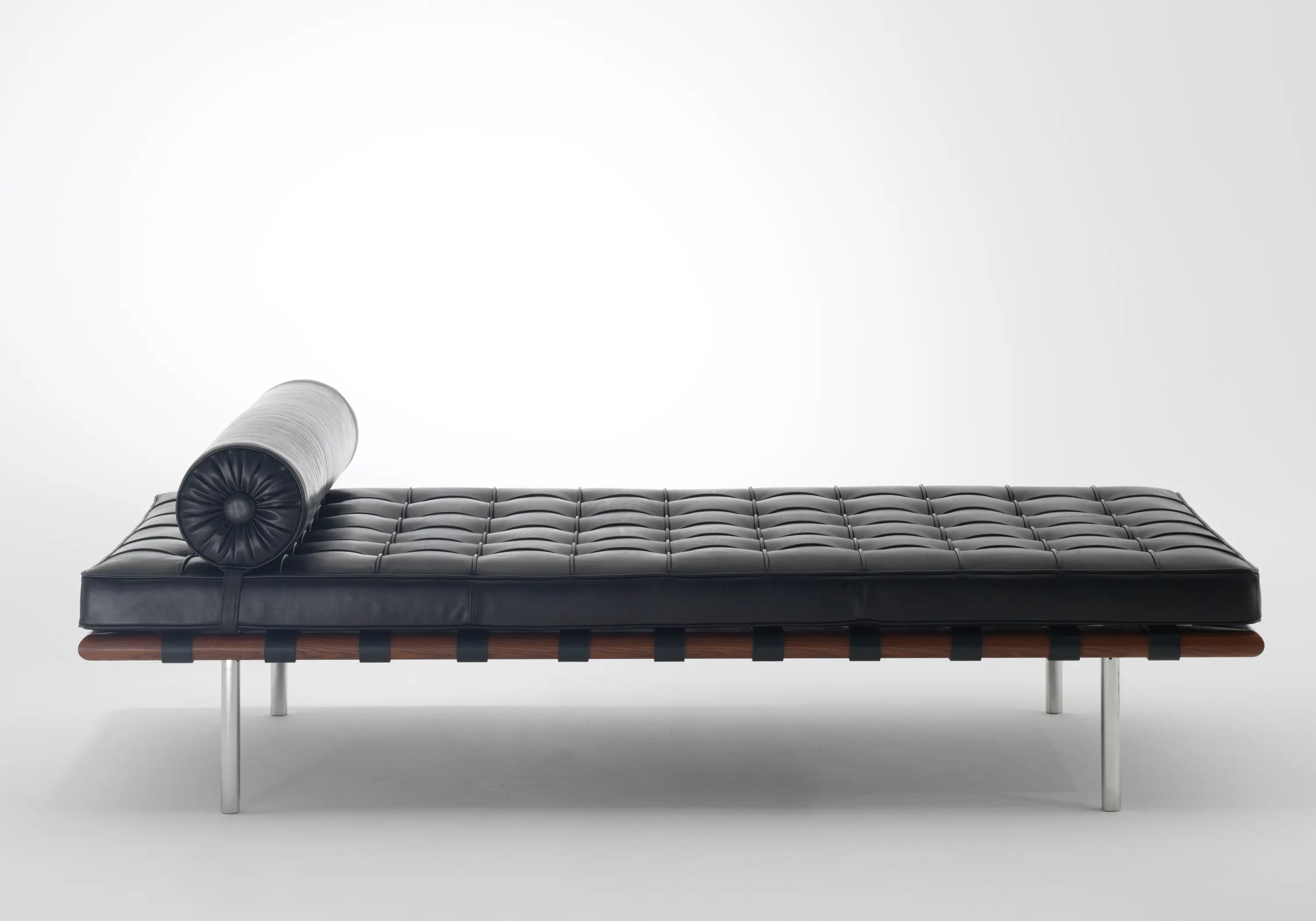 Knoll International - Barcelona® Couch