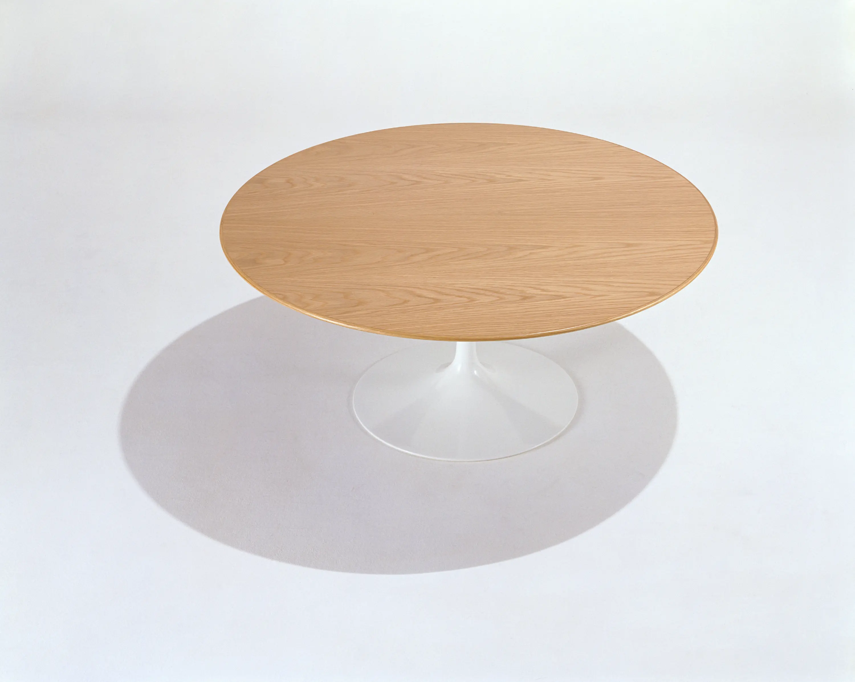 Knoll International - Saarinen Tulip Low Table