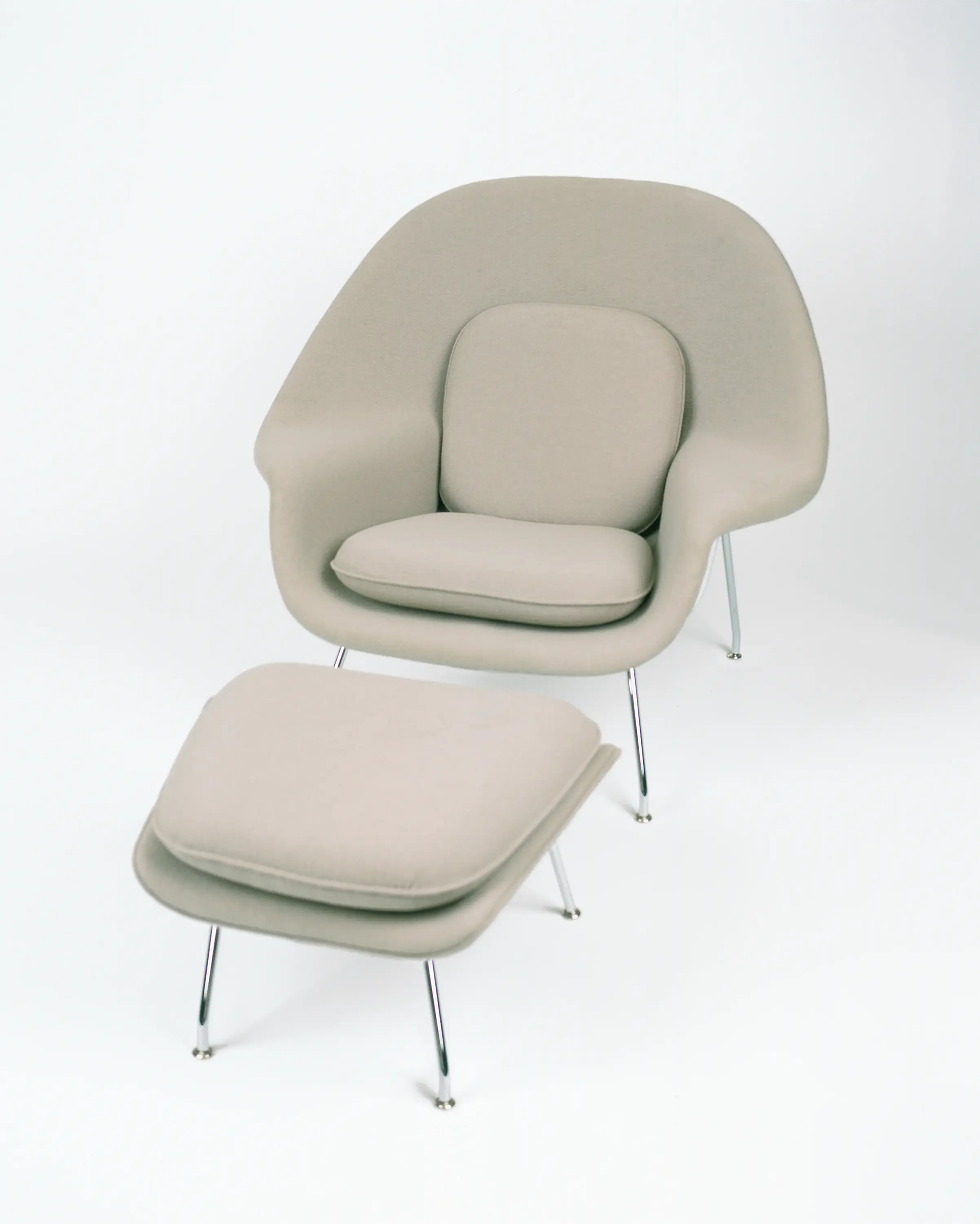 Knoll International - Saarinen Poltrona & Poggiapiedi Womb