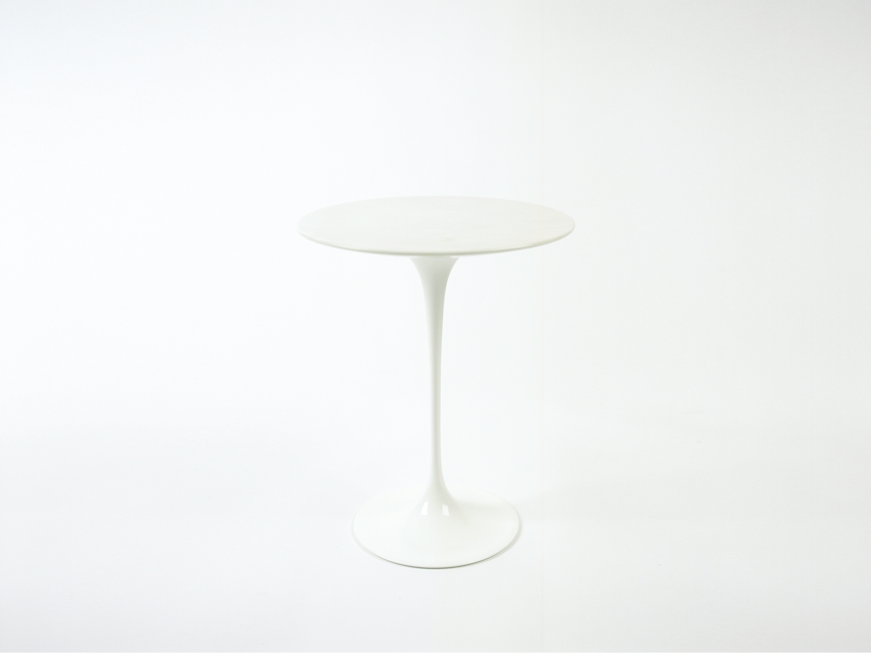 Mostrar el producto Saarinen Tulip Low Table del fabricante Knoll International