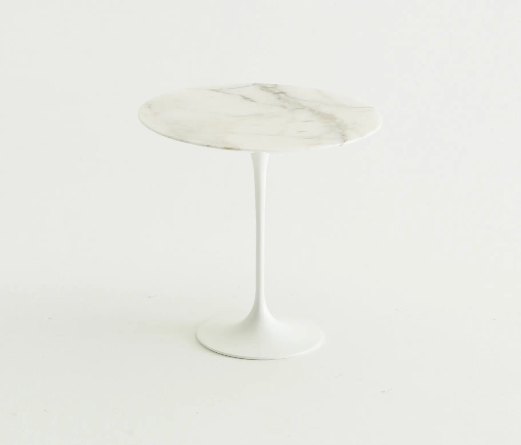 Knoll International - Saarinen Tulip Low Table