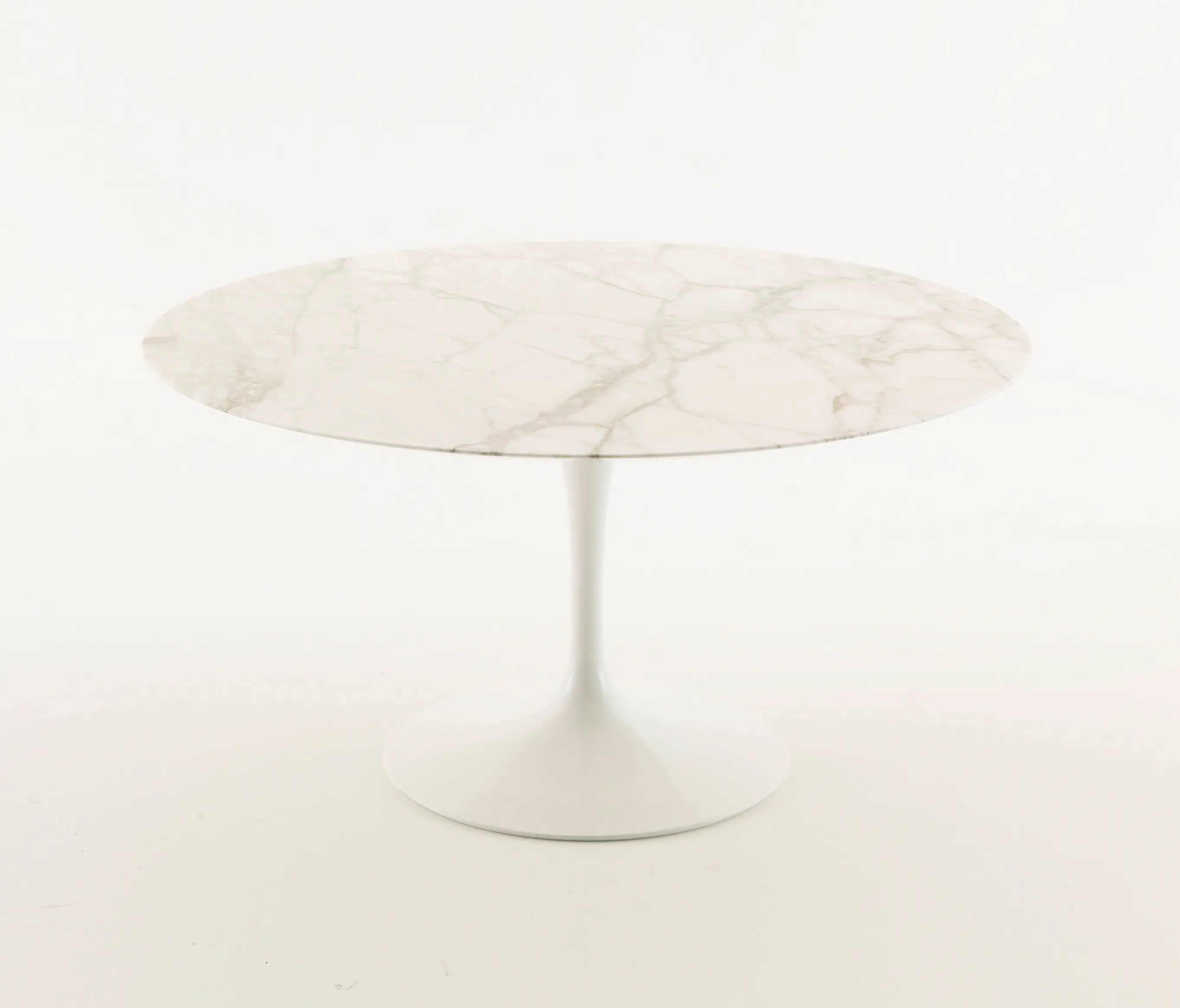 Knoll International - Saarinen Tulip Dining Table