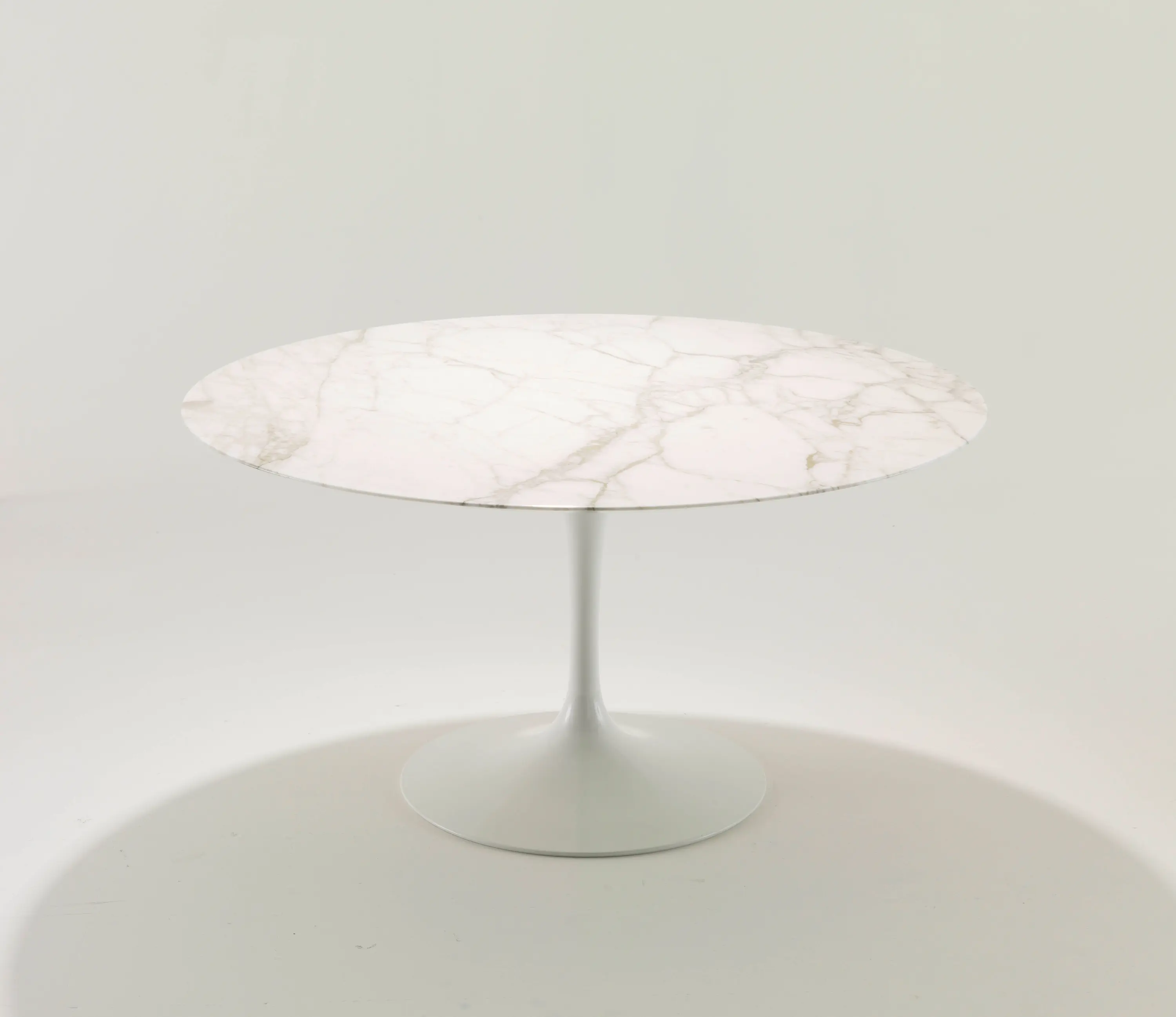 Knoll International - Saarinen Tulip Dining Table