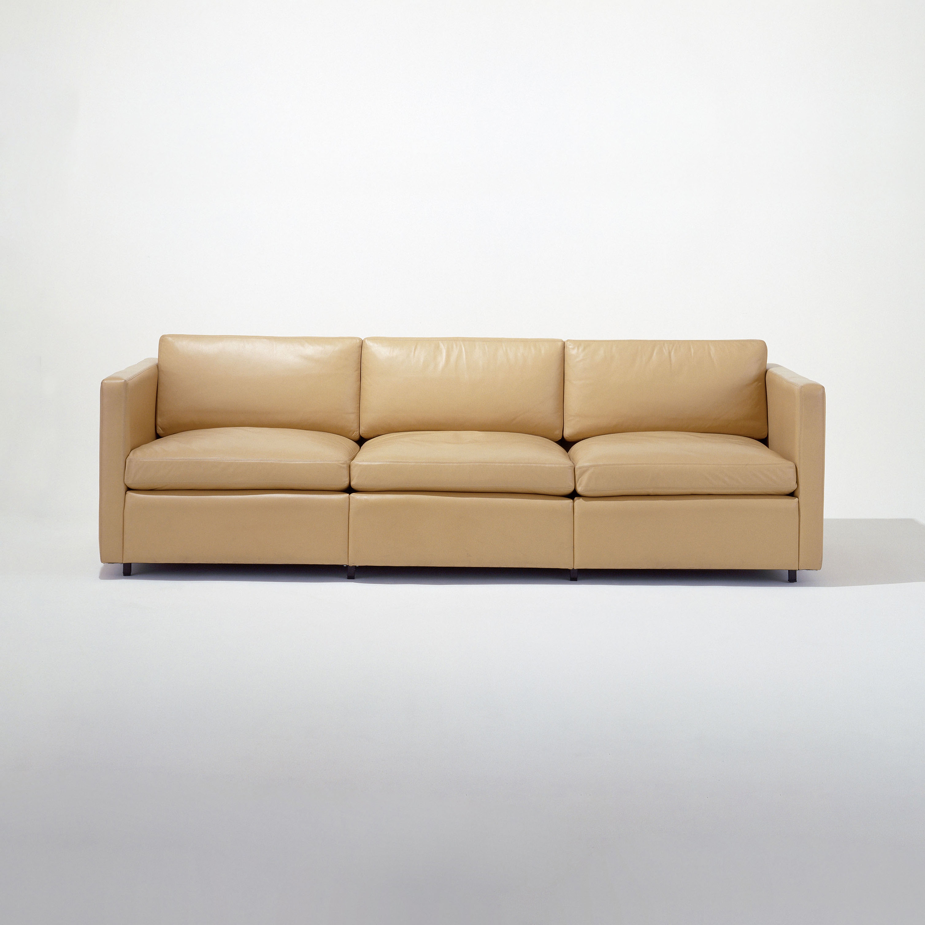 Display product Pfister three-seat Sofa from manufacturer Knoll International