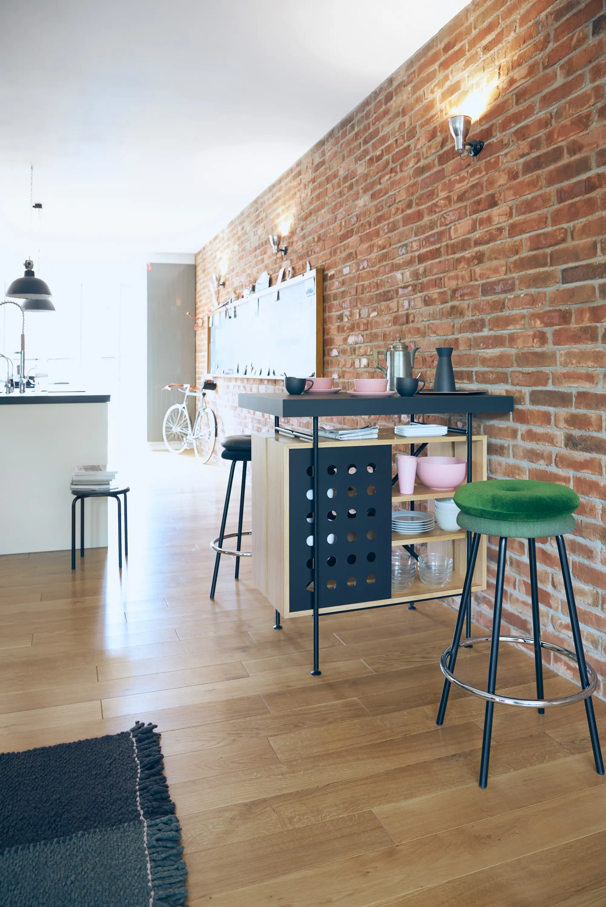 Richard Lampert - Milla 500 high desk