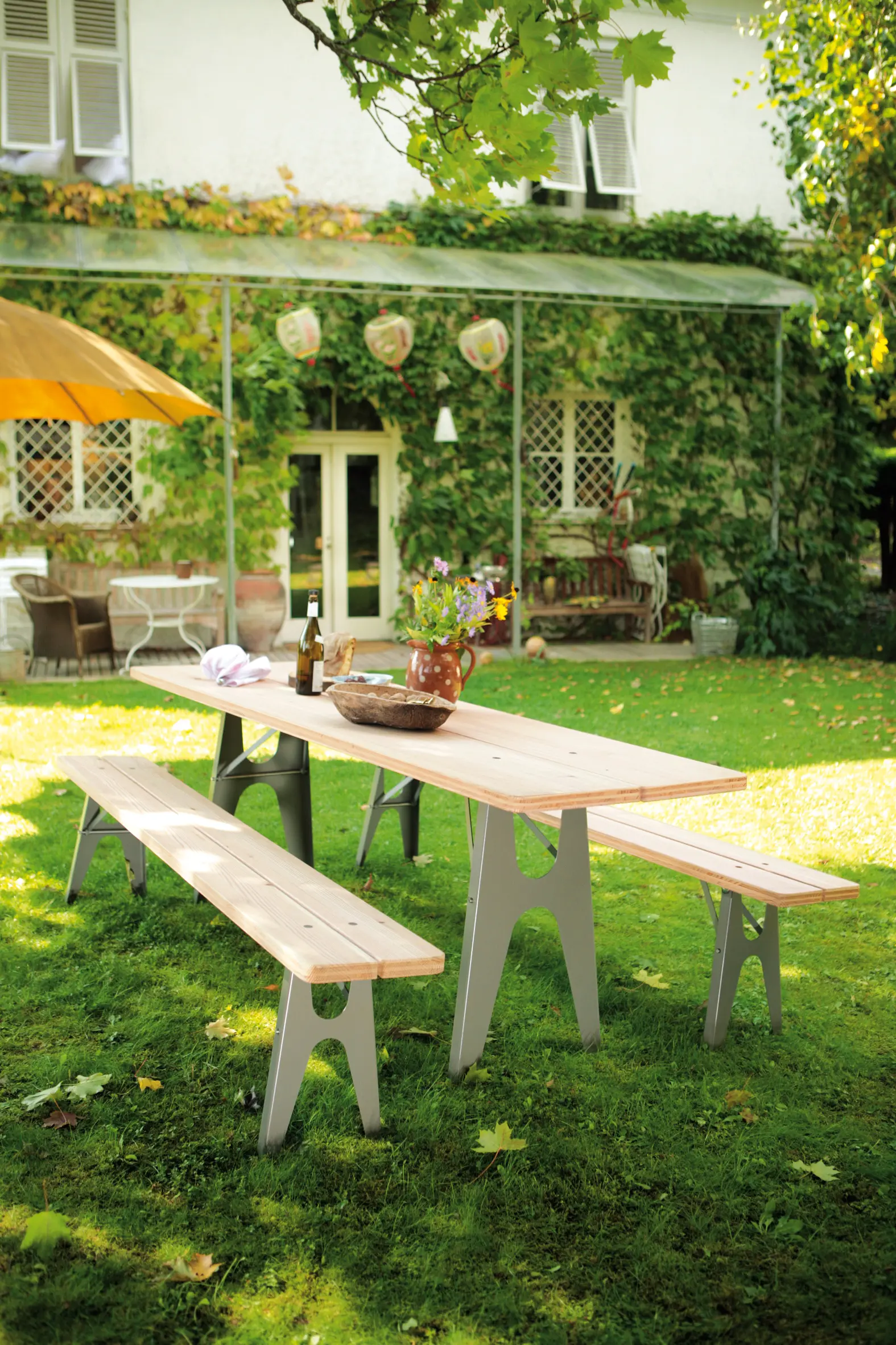 Richard Lampert - Ludwig table and bench