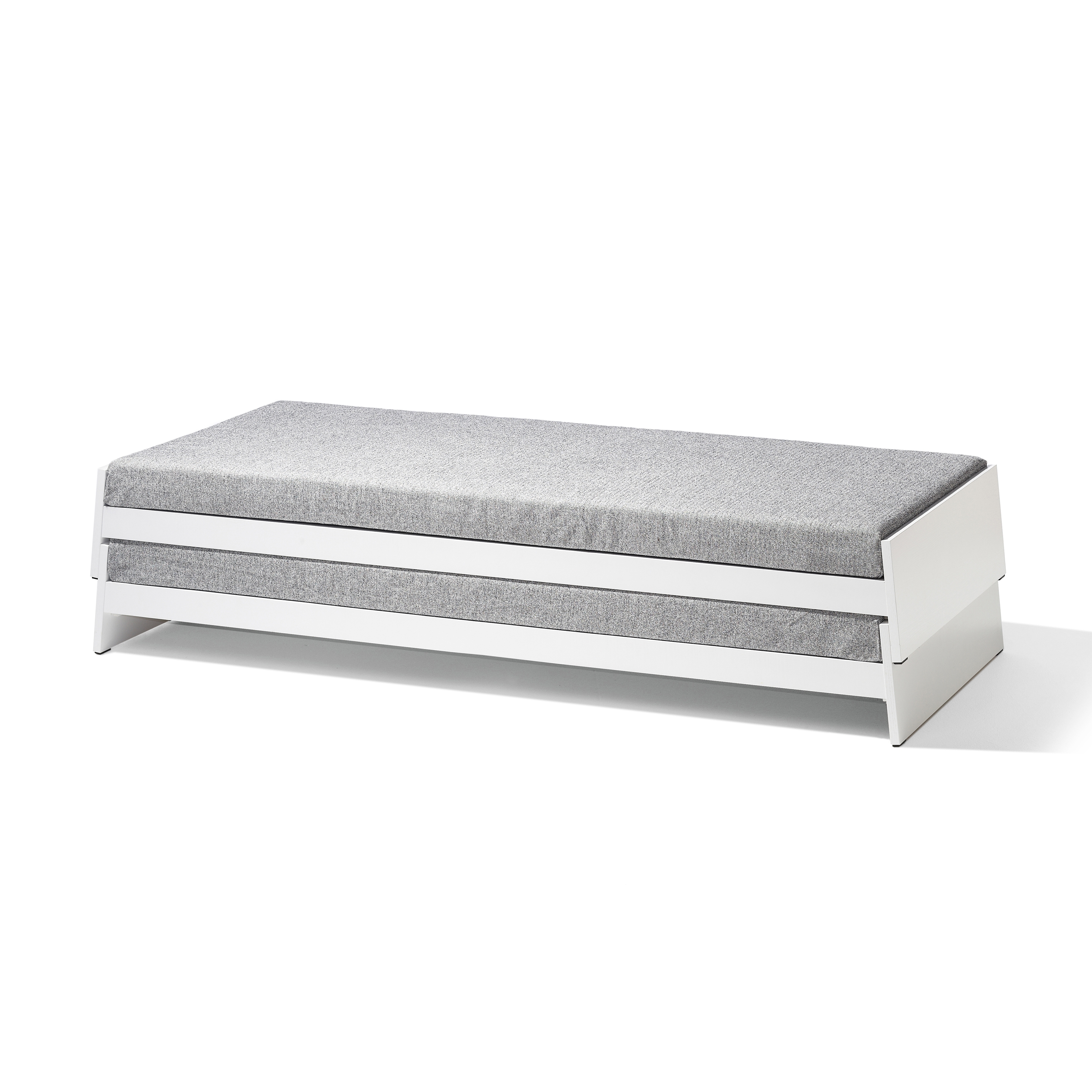 Lönneberga stacking bed