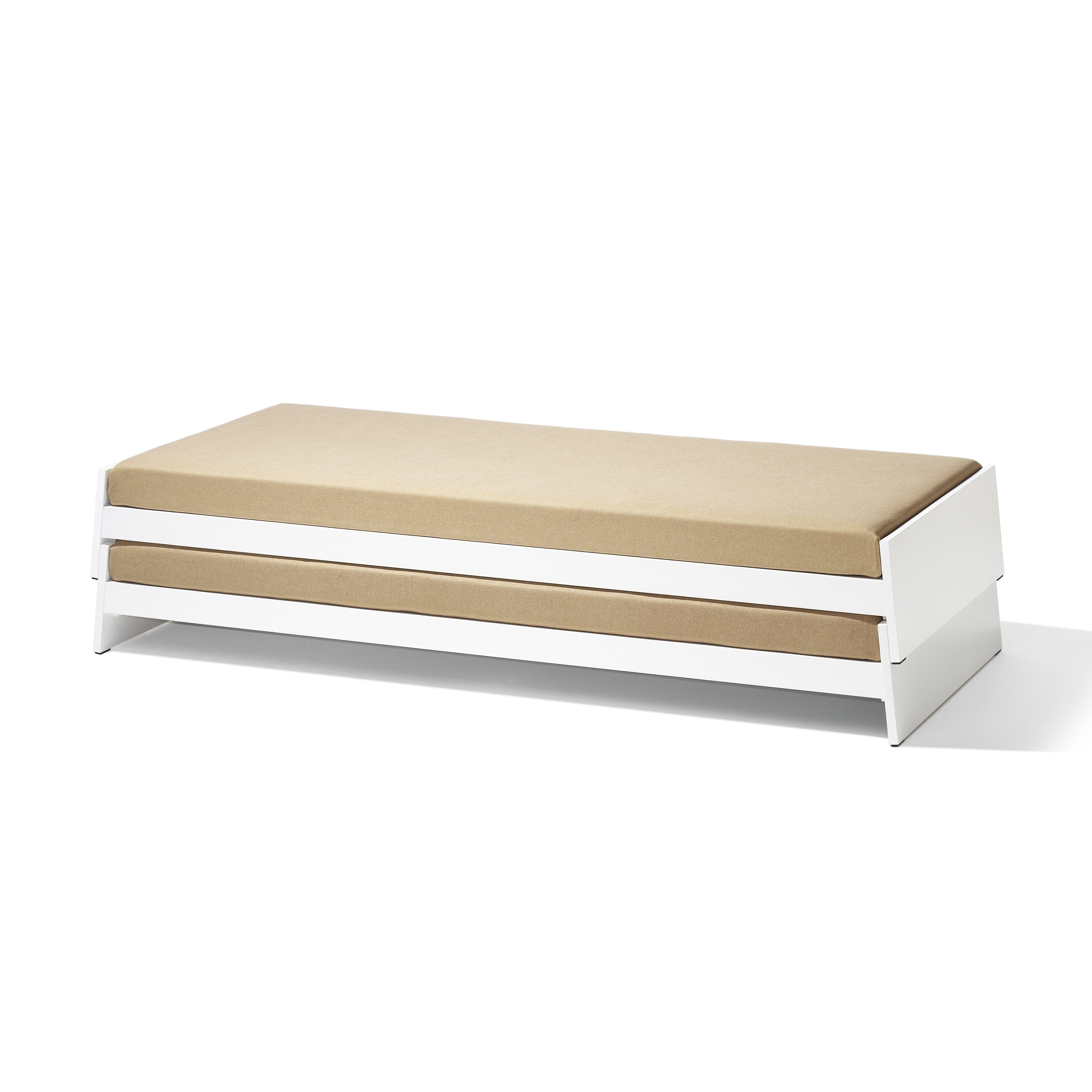 Lönneberga stacking bed