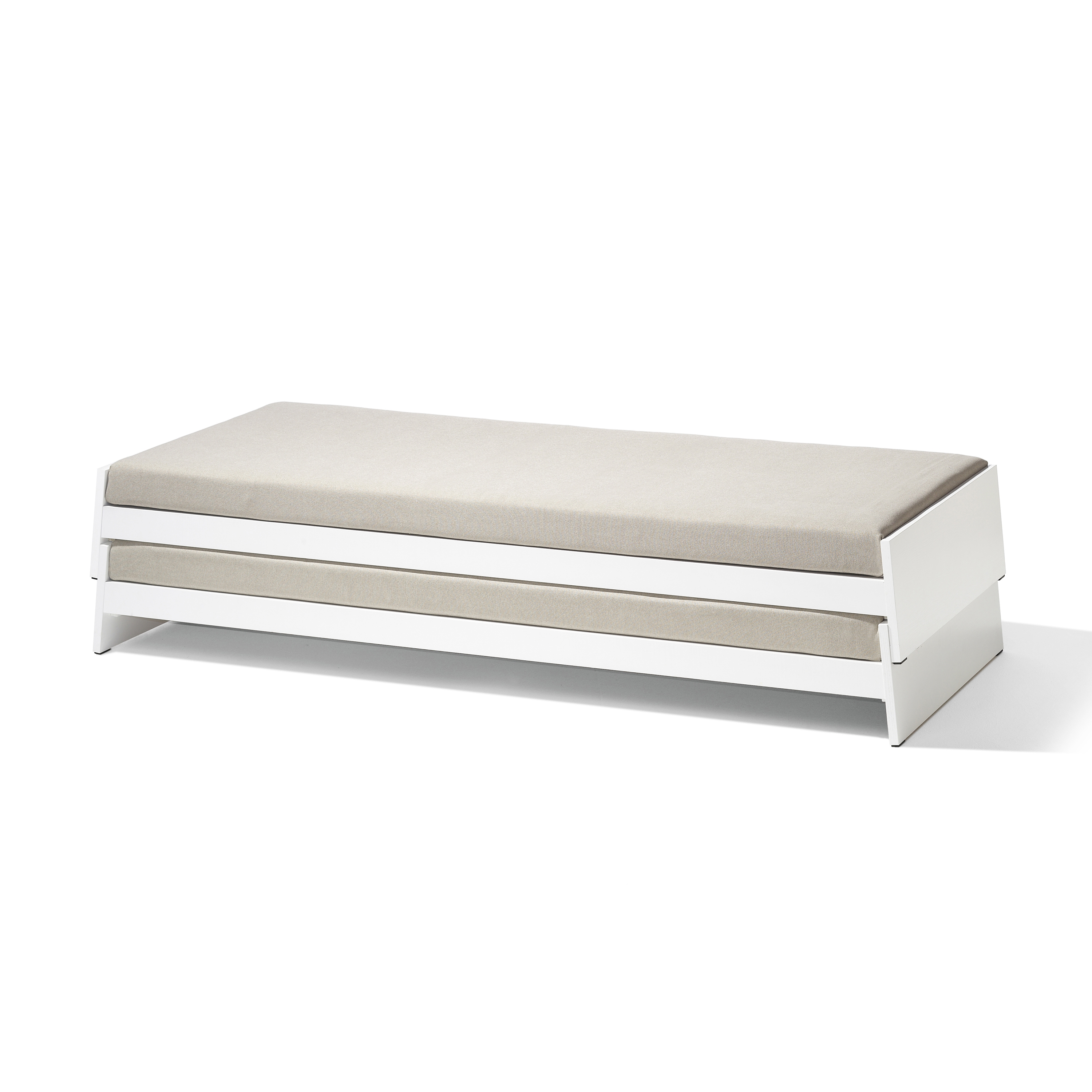 Lönneberga stacking bed