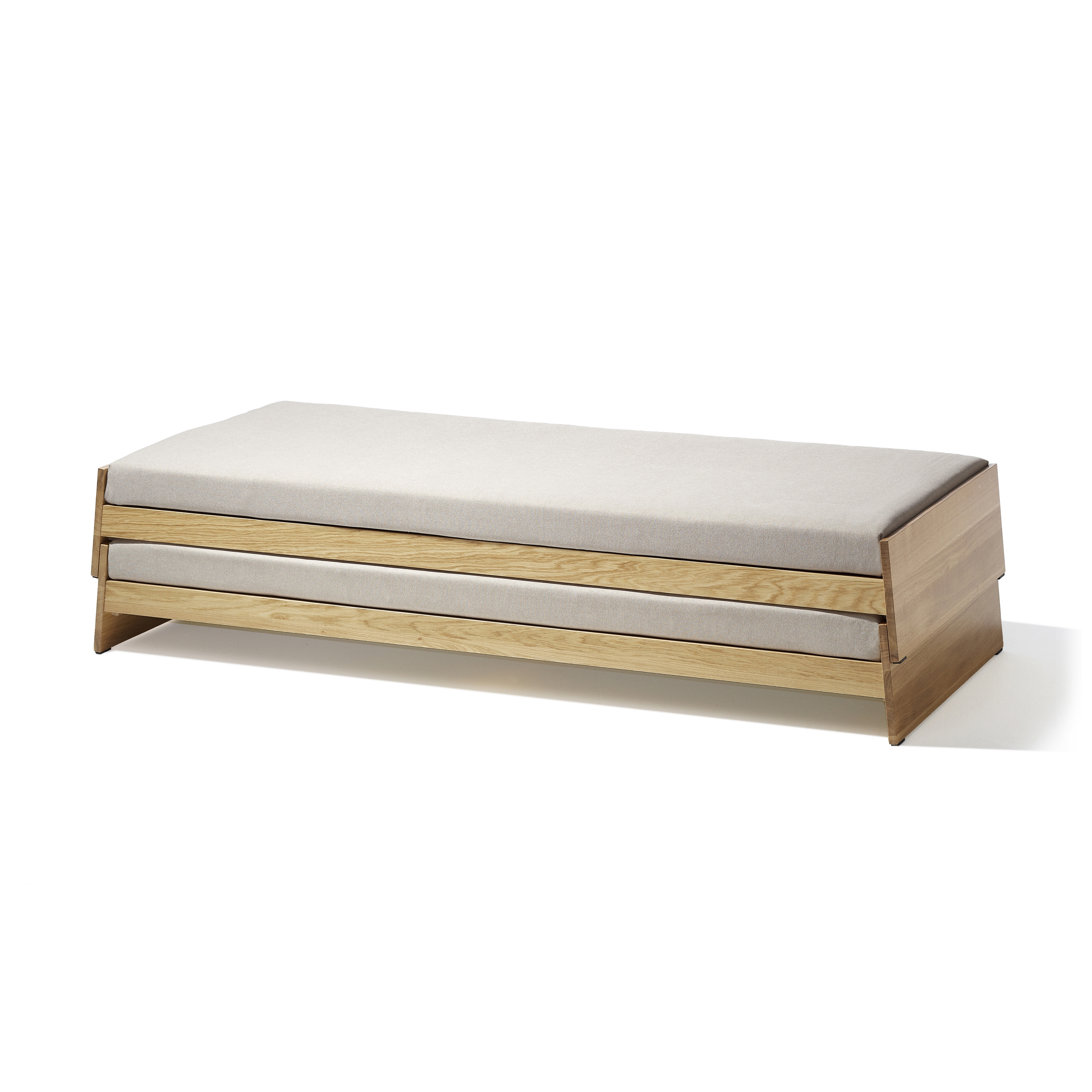 Lönneberga stacking bed