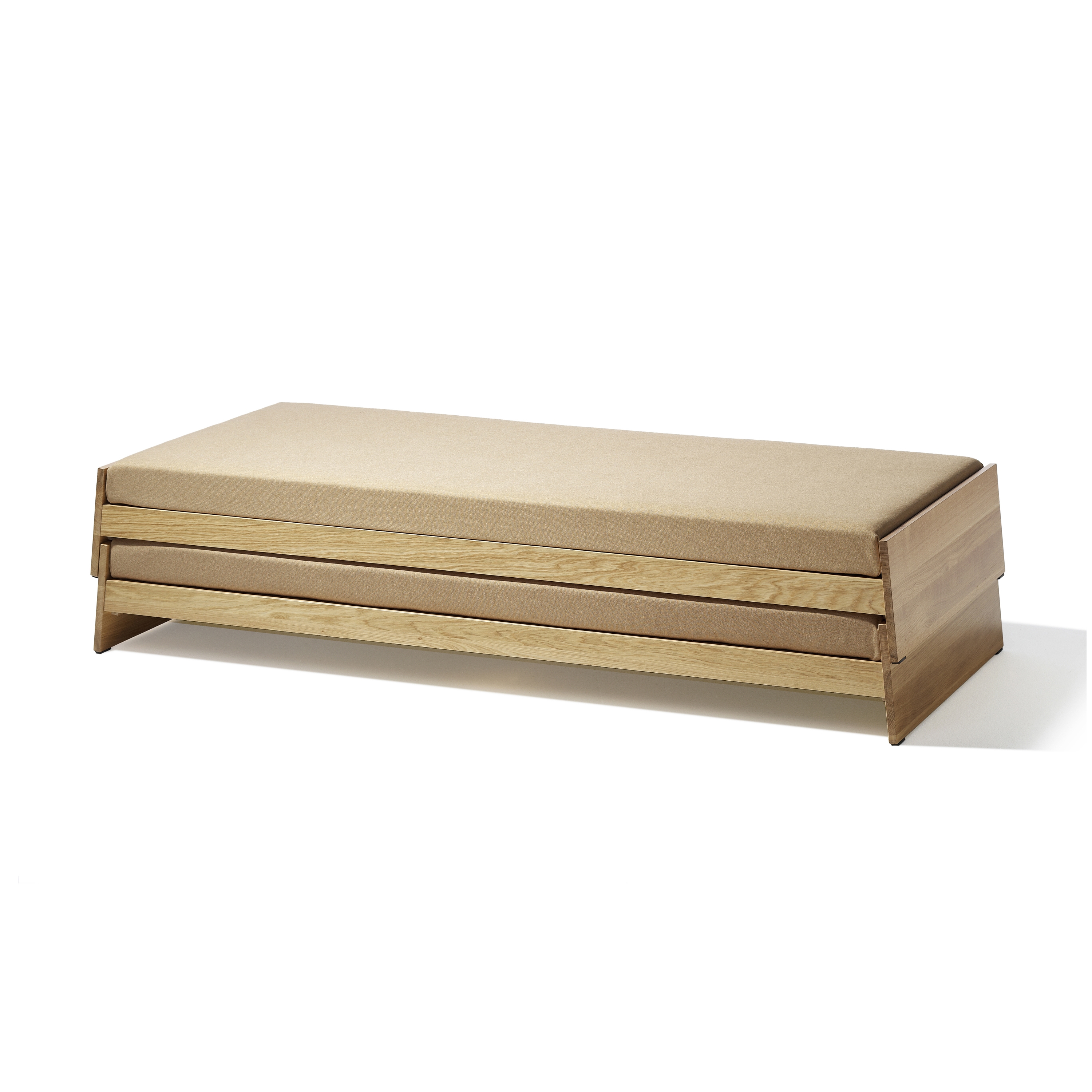 Lönneberga stacking bed