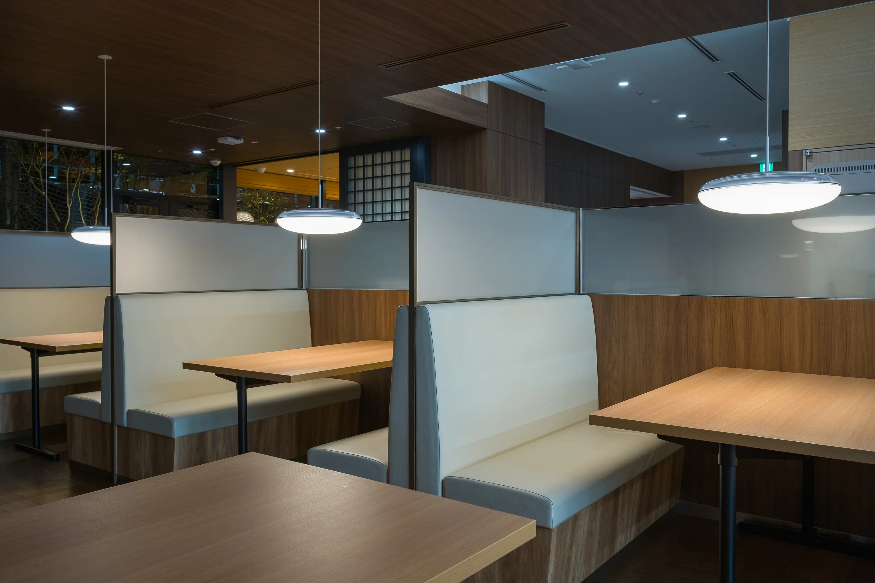 Louis Poulsen - Silverback Decken-/Wandleuchte