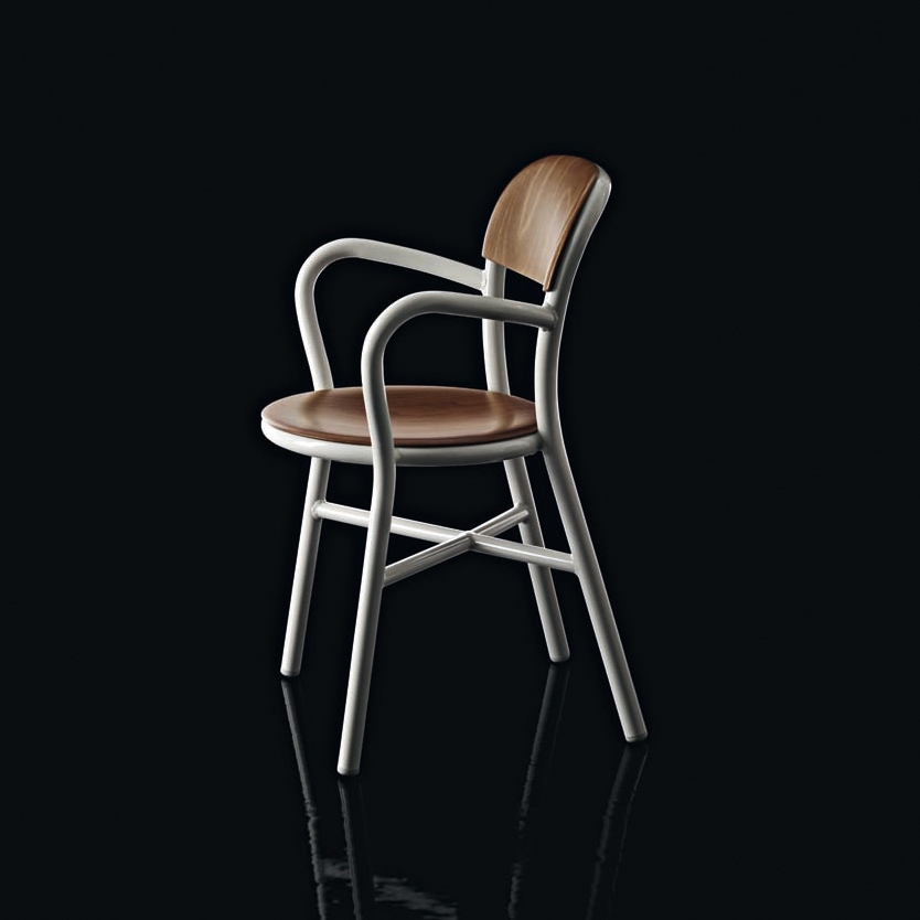 Display product Pipe armchair from manufacturer Magis