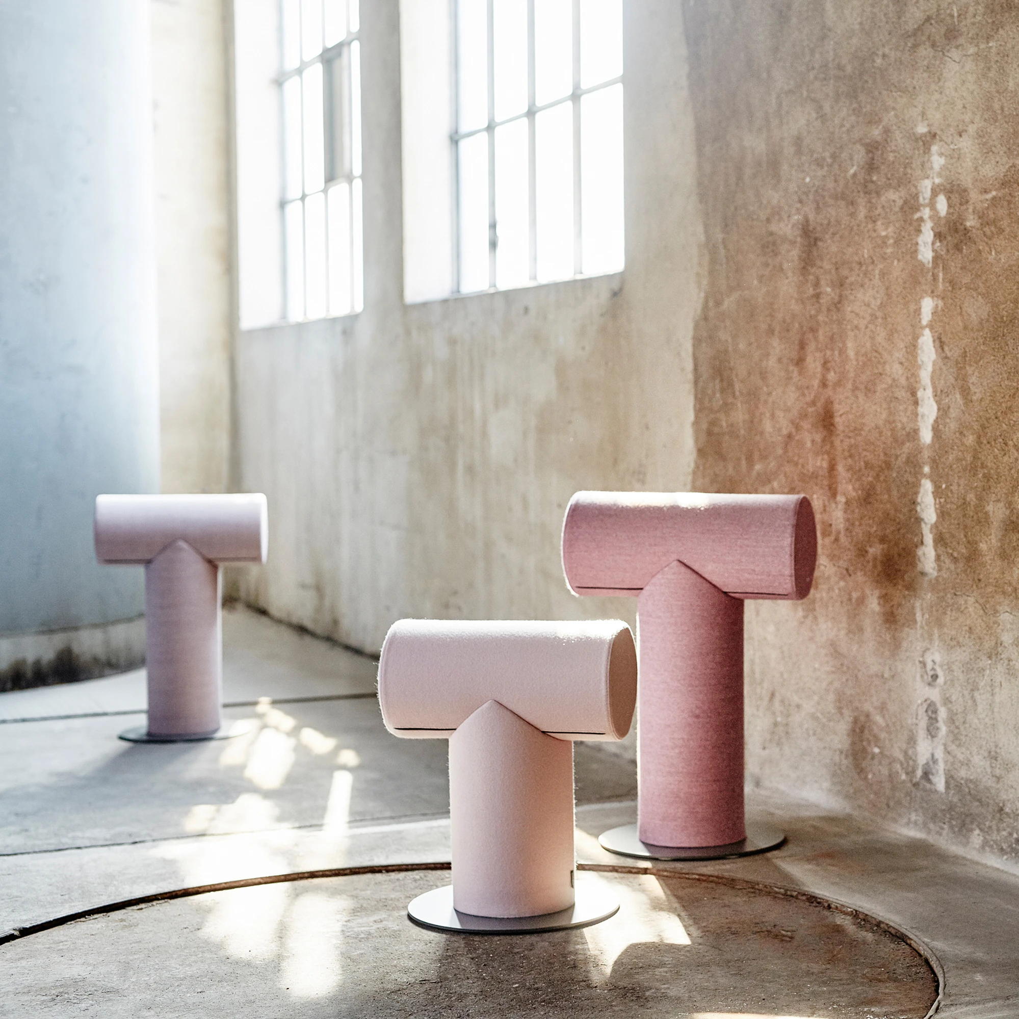 STOOLS & BAR STOOLS