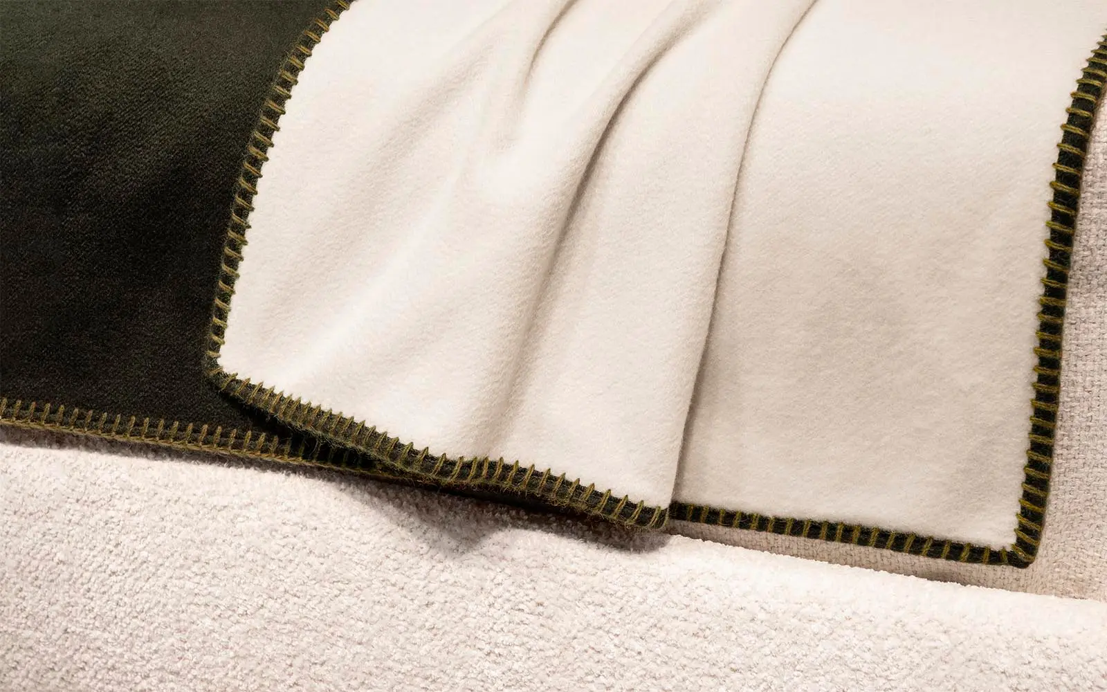 Minotti - Yves "Throw"