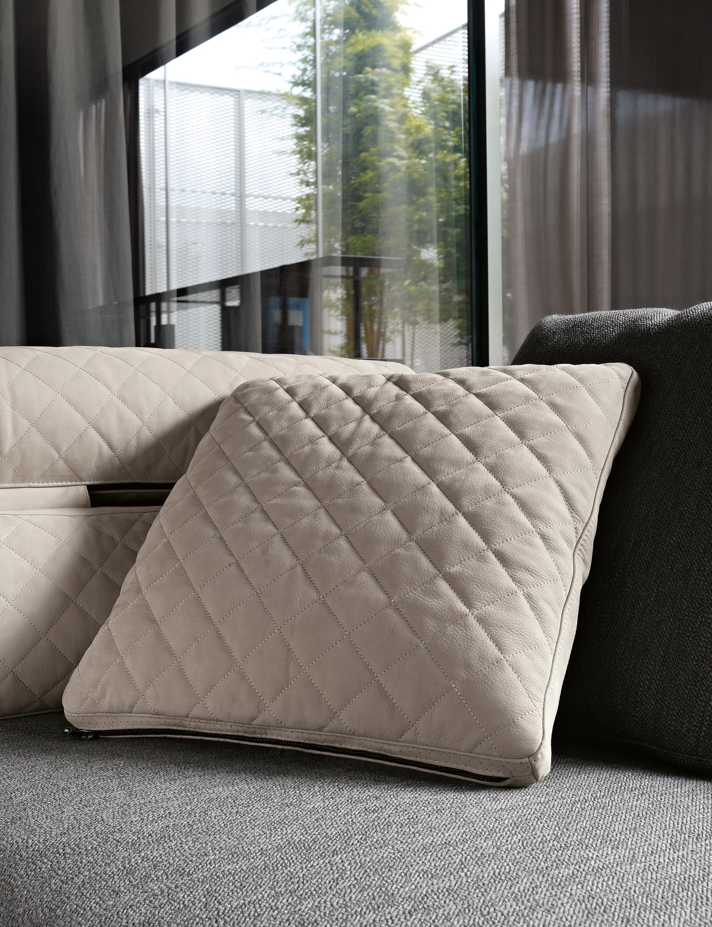 Minotti - Claire Cushion