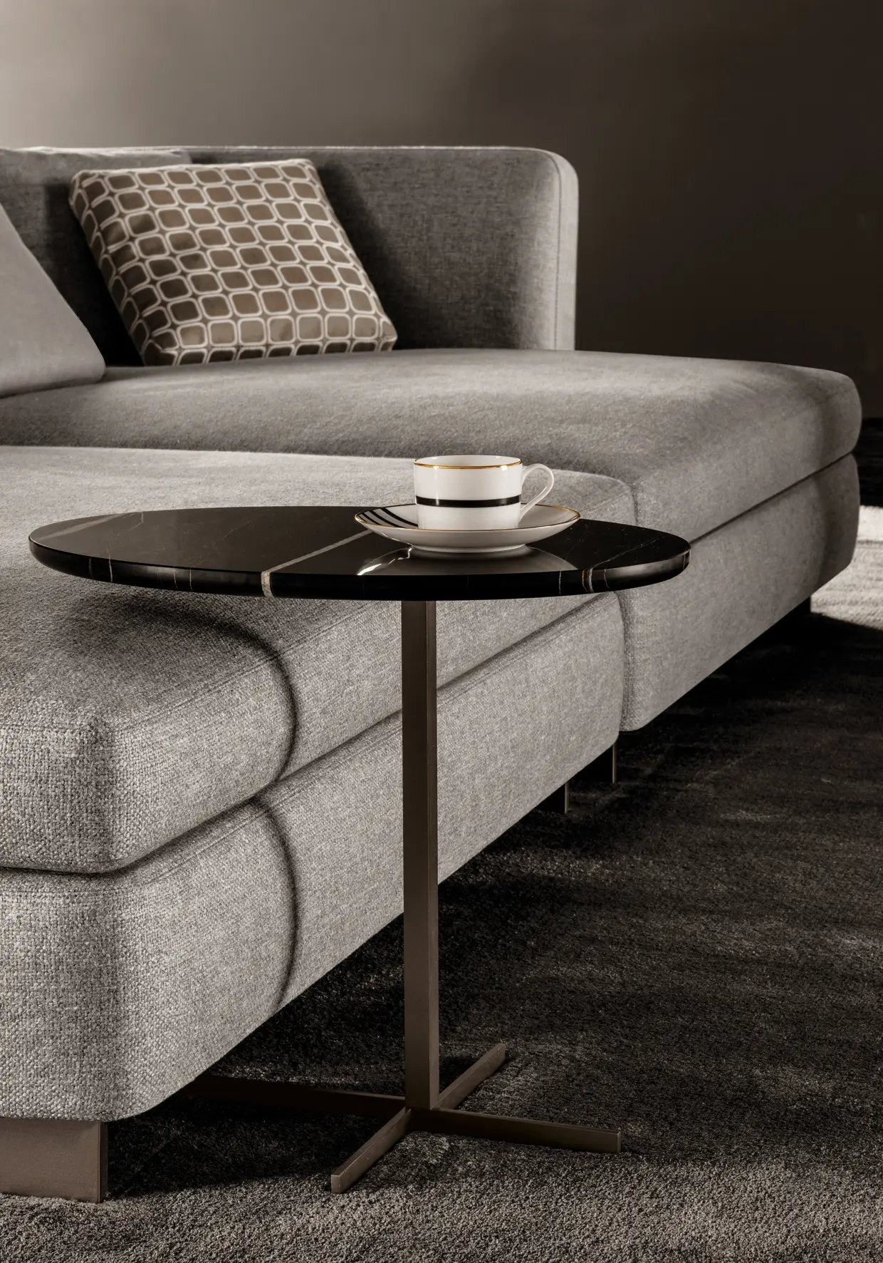Minotti - Joy "Jut Out"