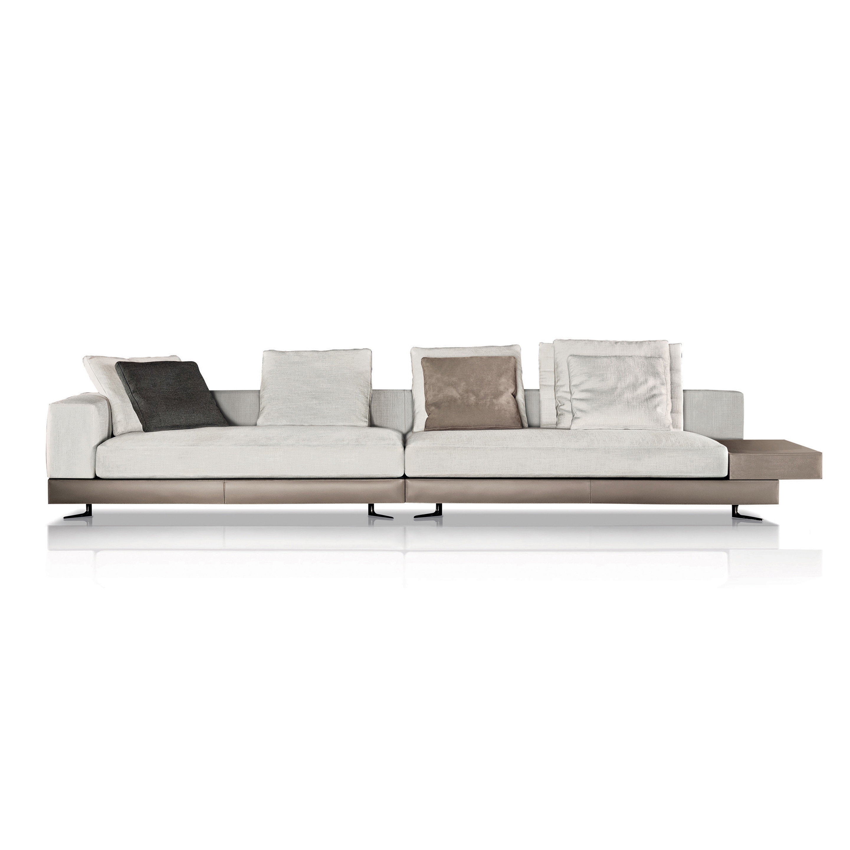 Display product White Sadde-Hide from manufacturer Minotti