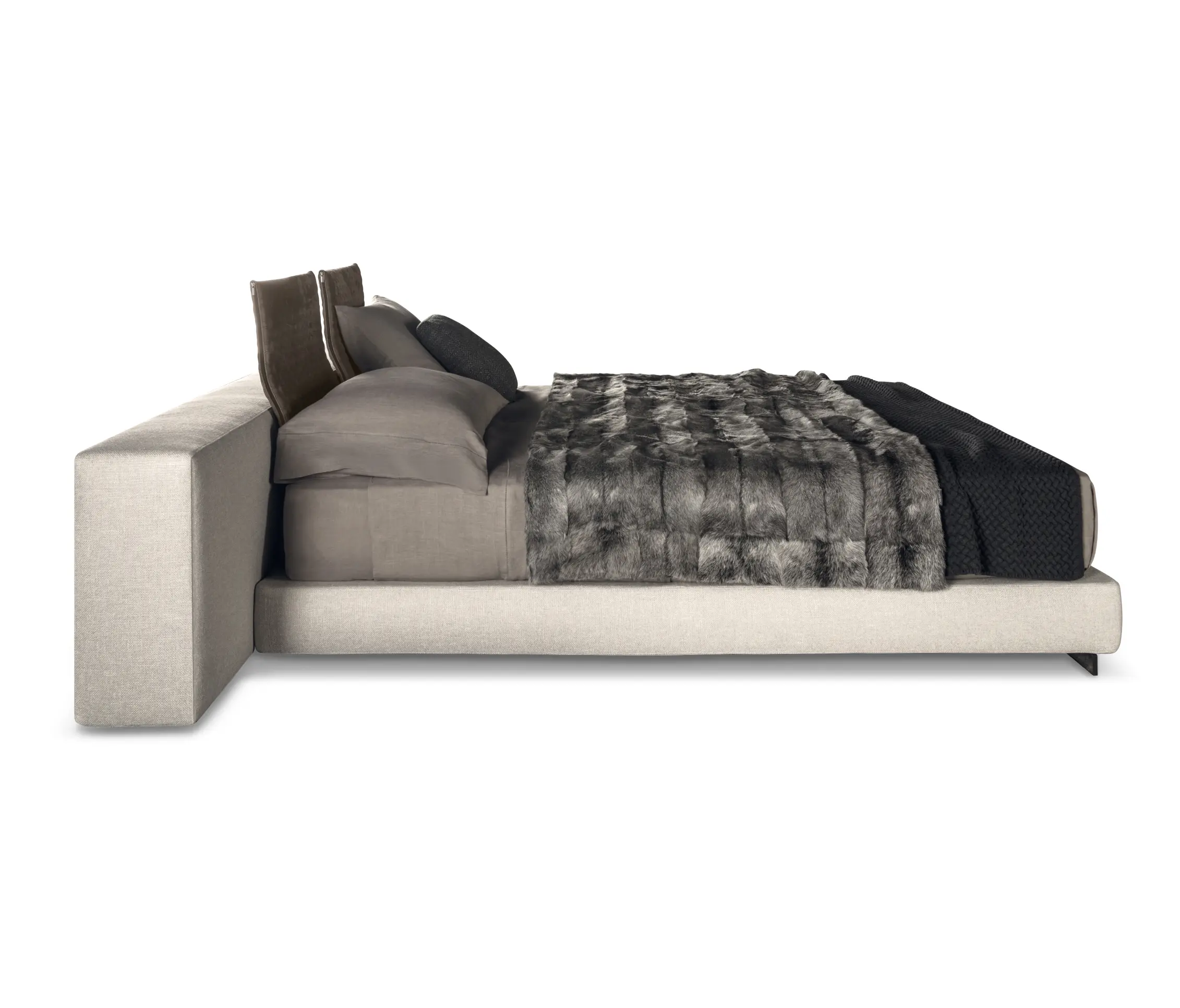 Minotti - Yang Bed Offset