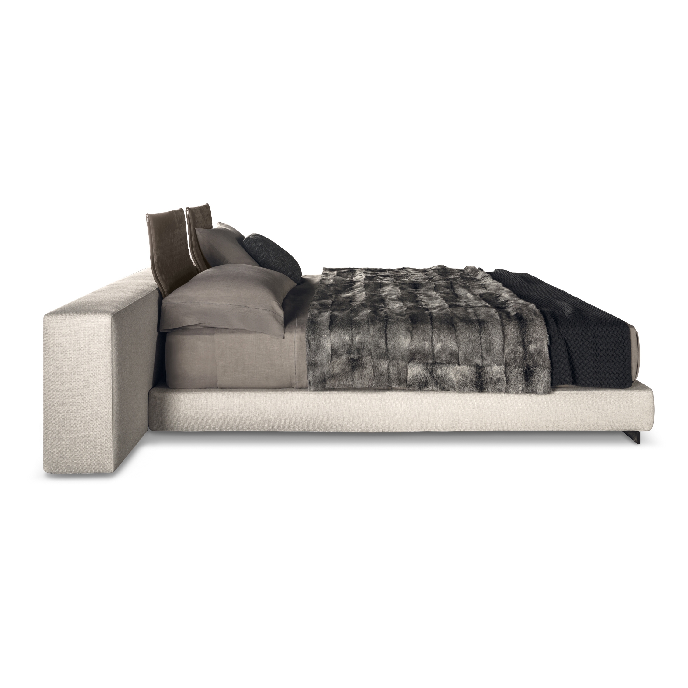 Display product Yang Bed Offset from manufacturer Minotti