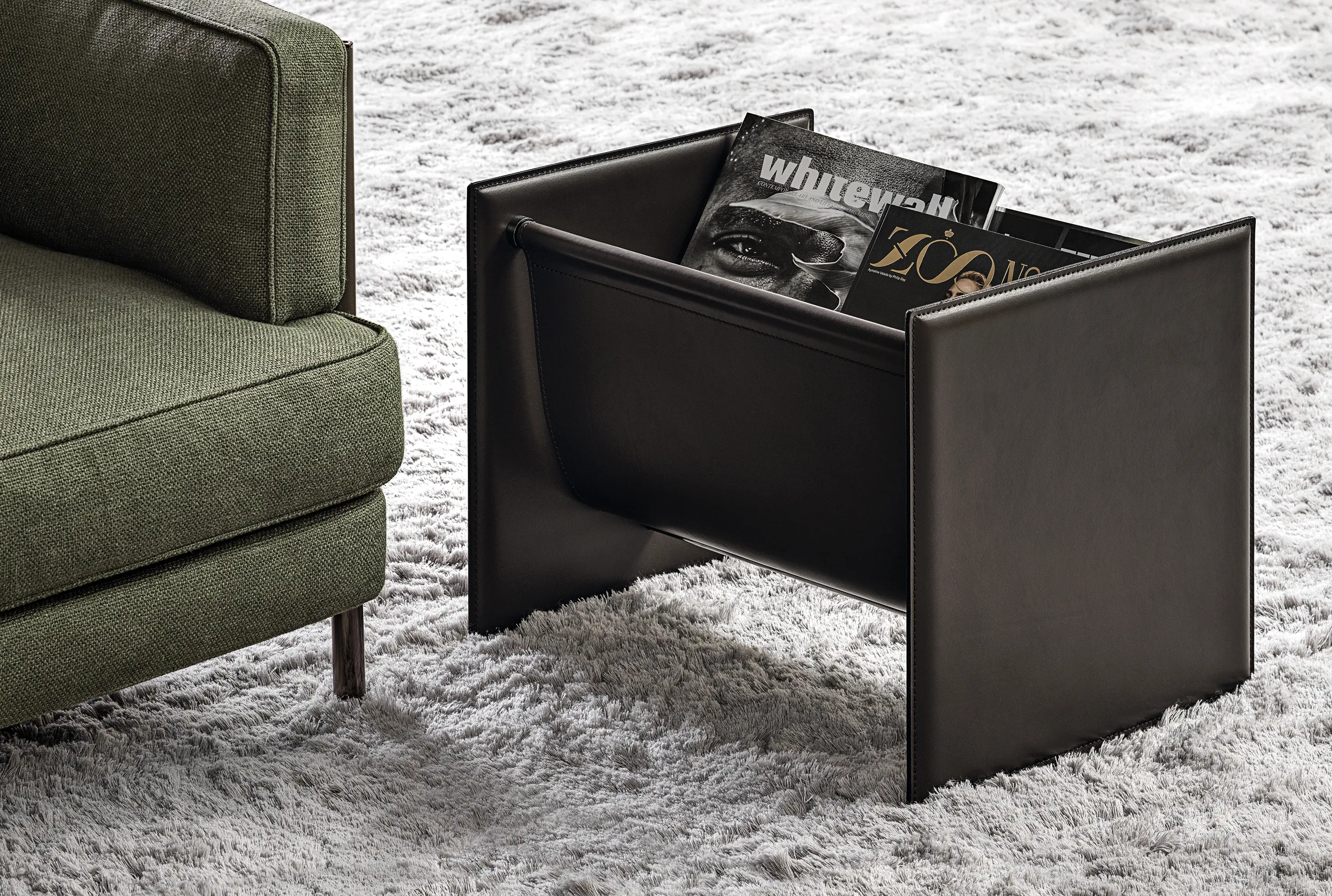 Minotti - Side Zeitunggständer