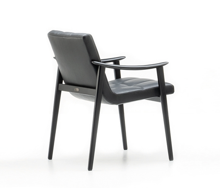 Display product Fynn from manufacturer Minotti