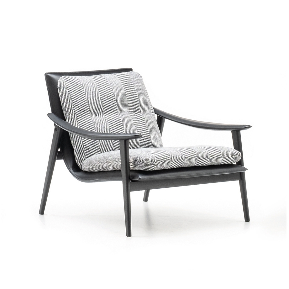 Display product Fynn Saddle-Hide from manufacturer Minotti