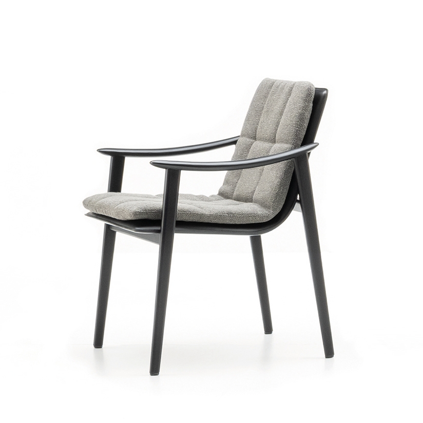 Display product Fynn Saddle-Hide from manufacturer Minotti