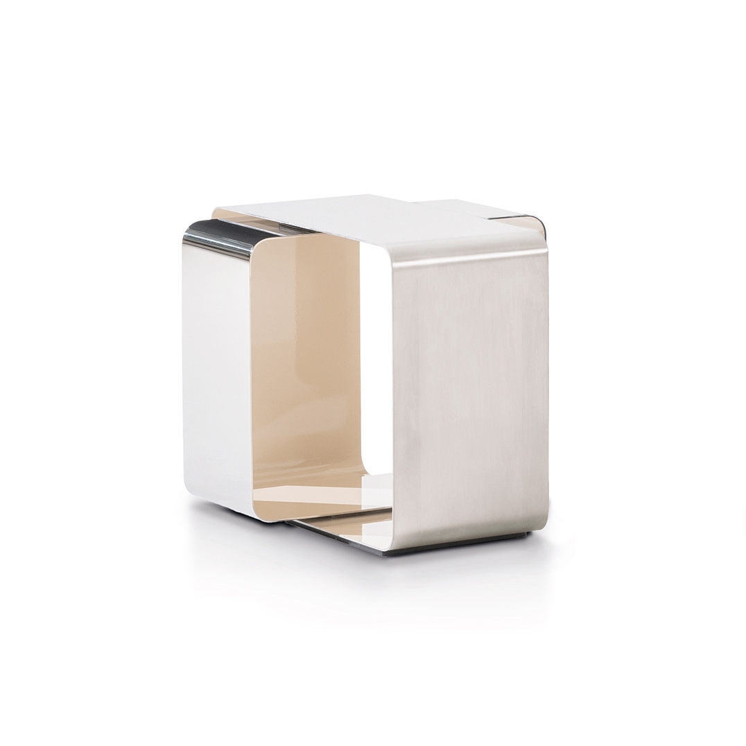 Display product Nastro from manufacturer Minotti