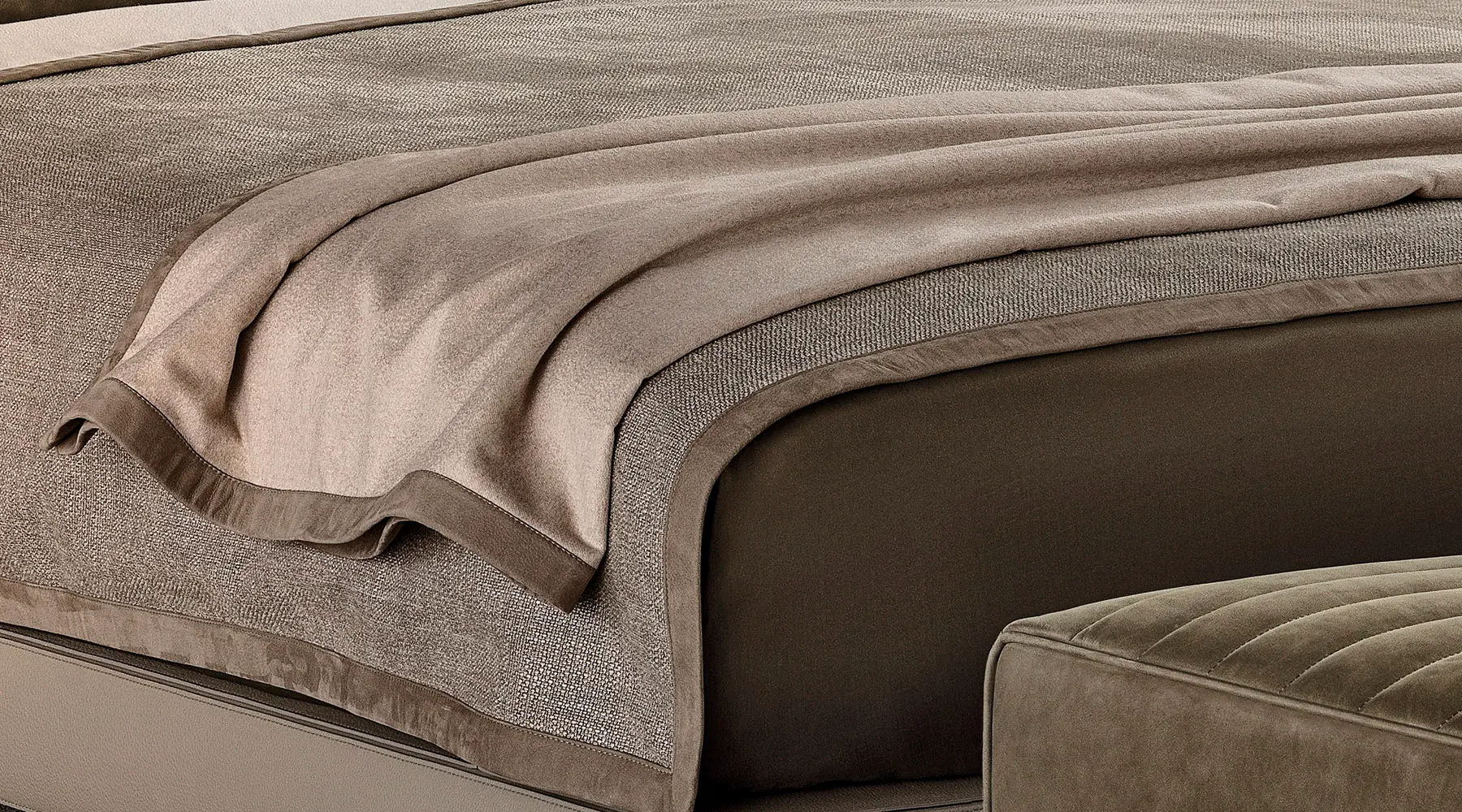 Minotti - Roger "Throw"